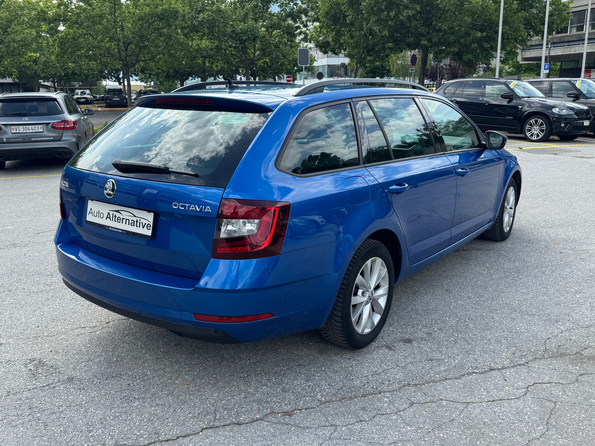 SKODA Octavia Combi 1.6 TDI Ambition DSG-image-4