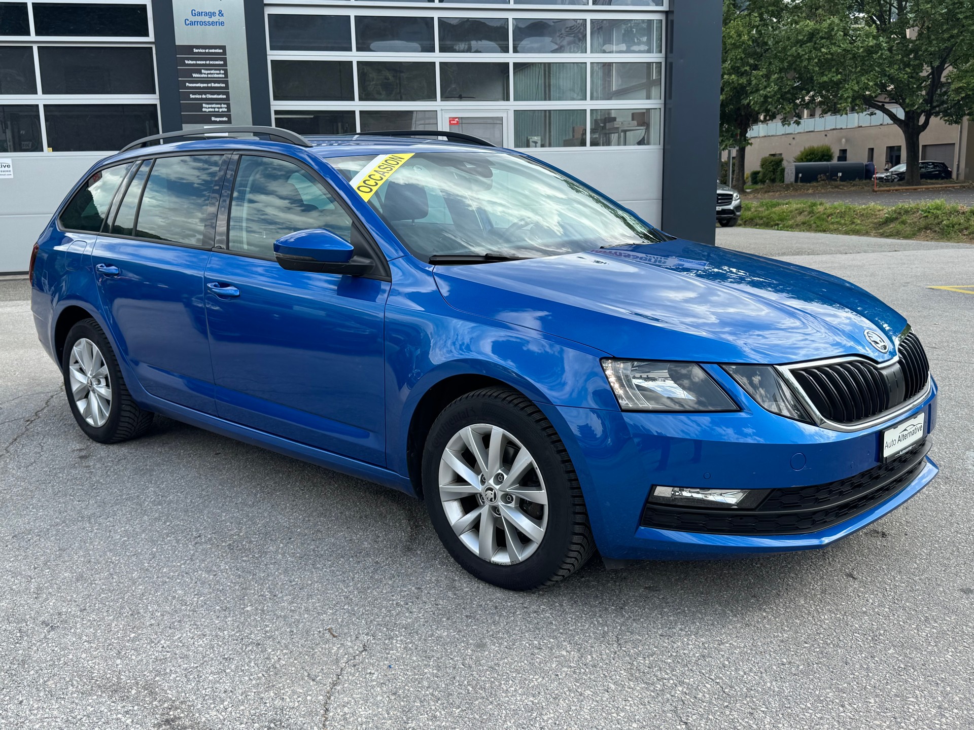 SKODA Octavia Combi 1.6 TDI Ambition DSG-image-1