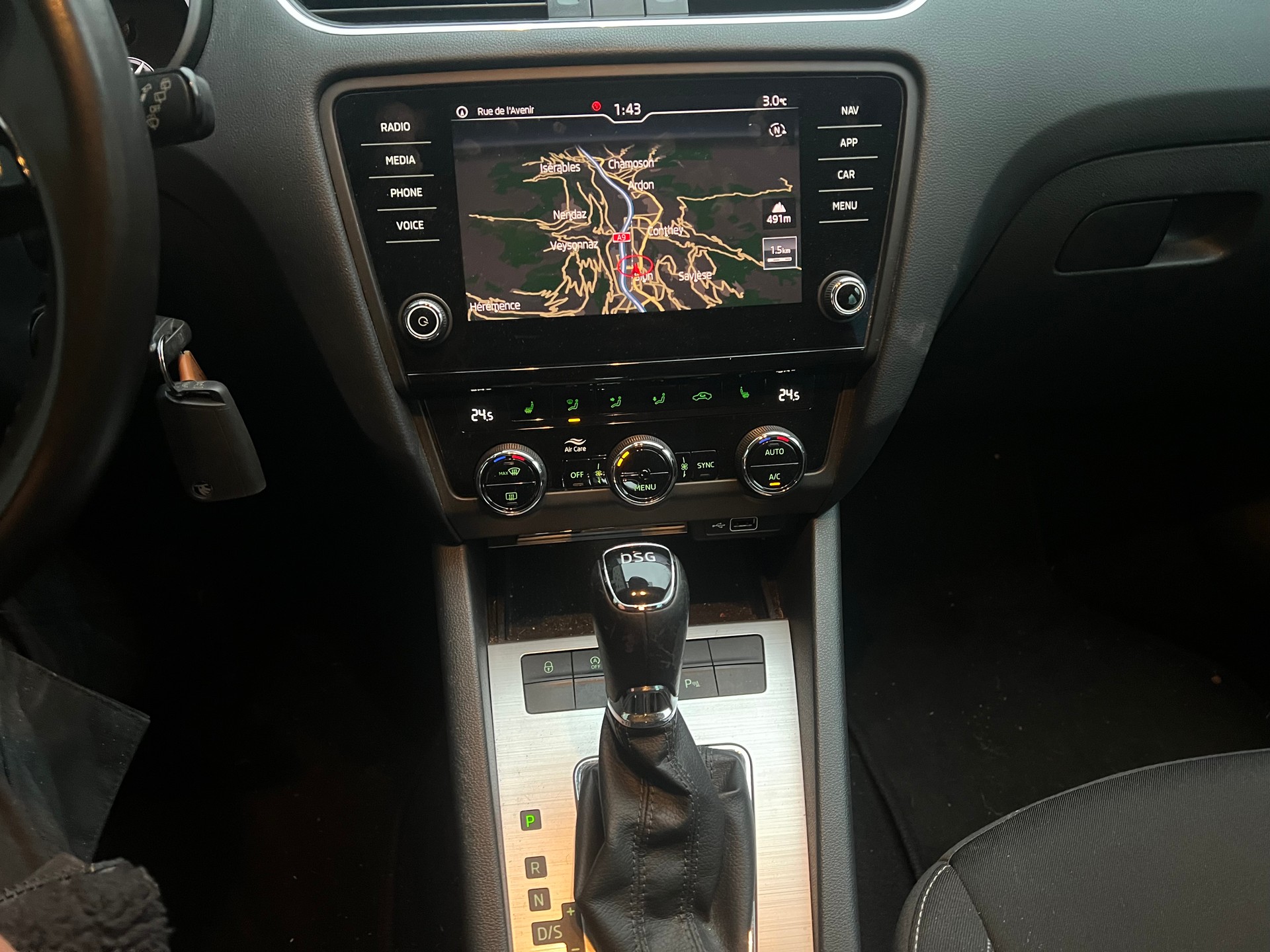 SKODA Octavia Combi 1.6 TDI Ambition DSG-image-12