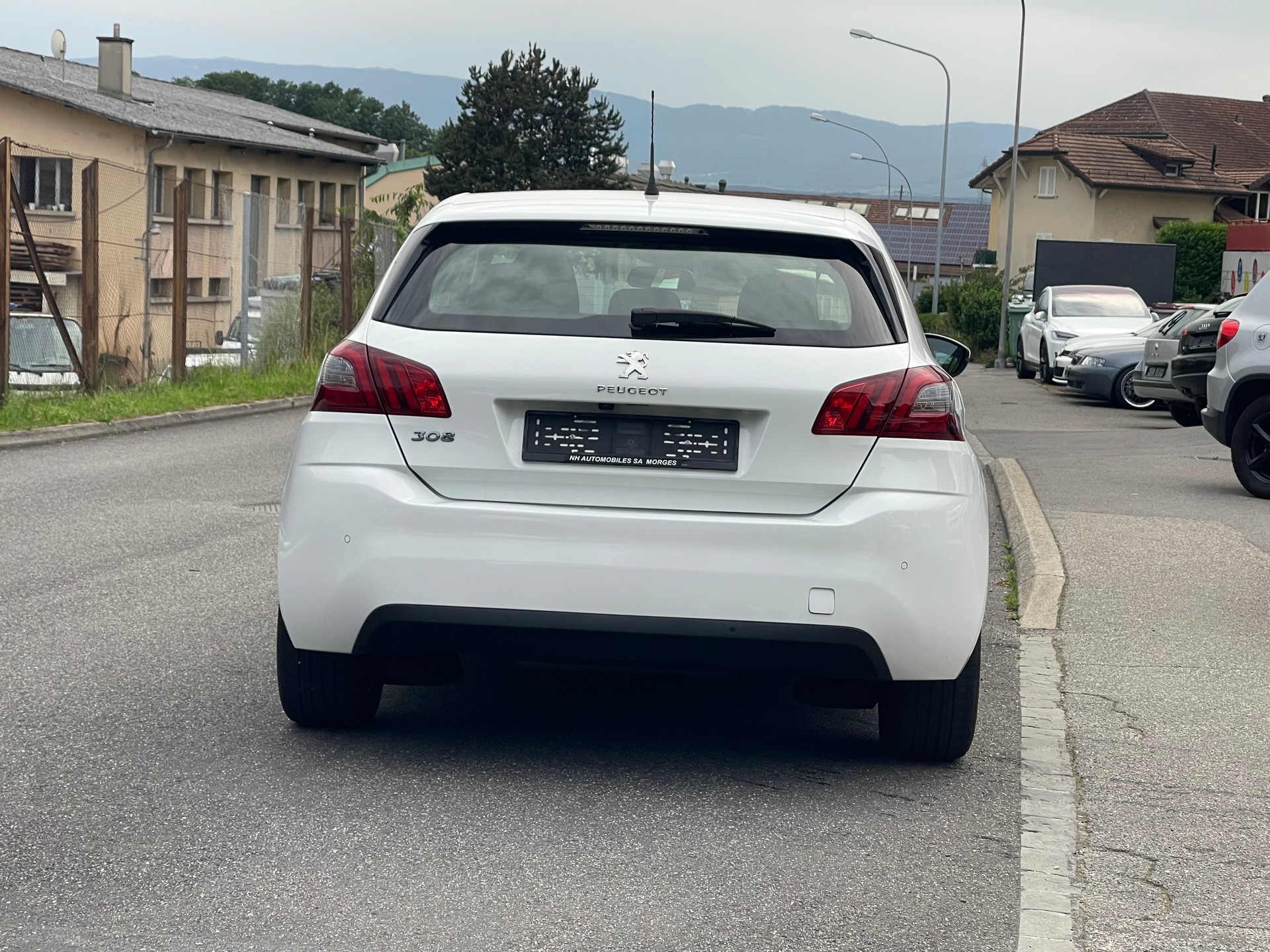 PEUGEOT 308 1.2 Pure Tech Allure EAT8-showroom-element-3