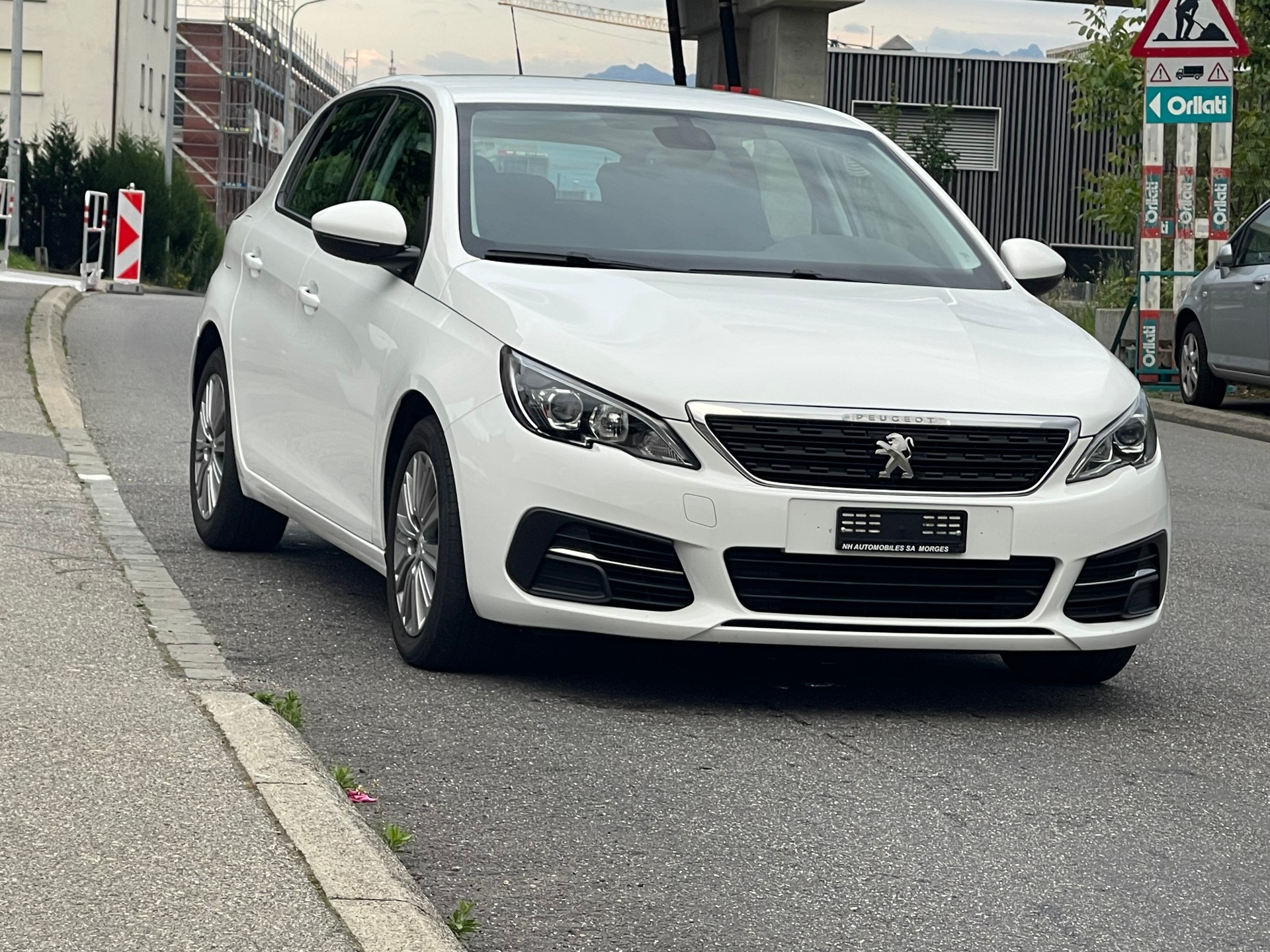 PEUGEOT 308 1.2 Pure Tech Allure EAT8-showroom-element-2