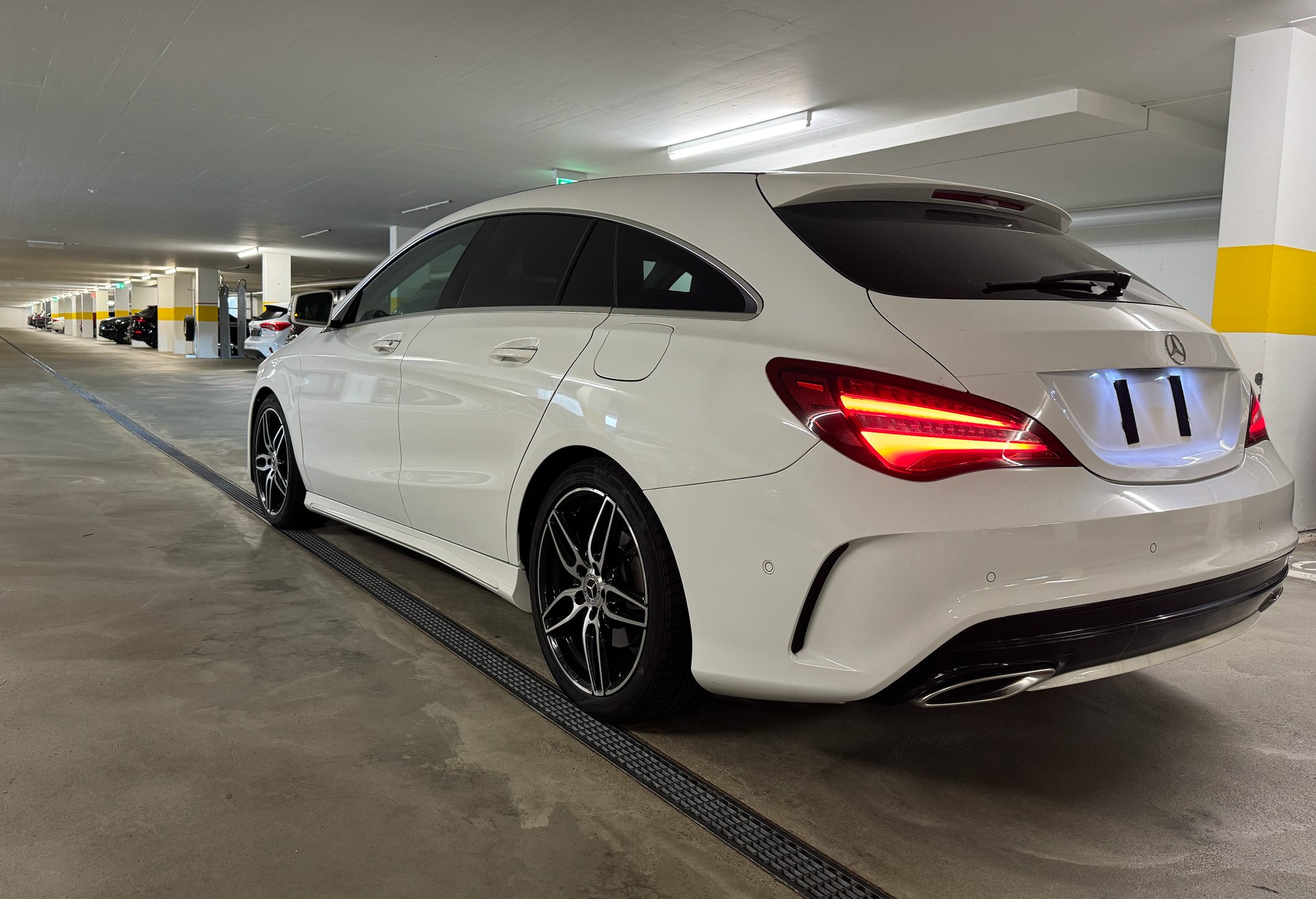 MERCEDES-BENZ CLA Shooting Br 200 d Swiss Star AMG Line 4M