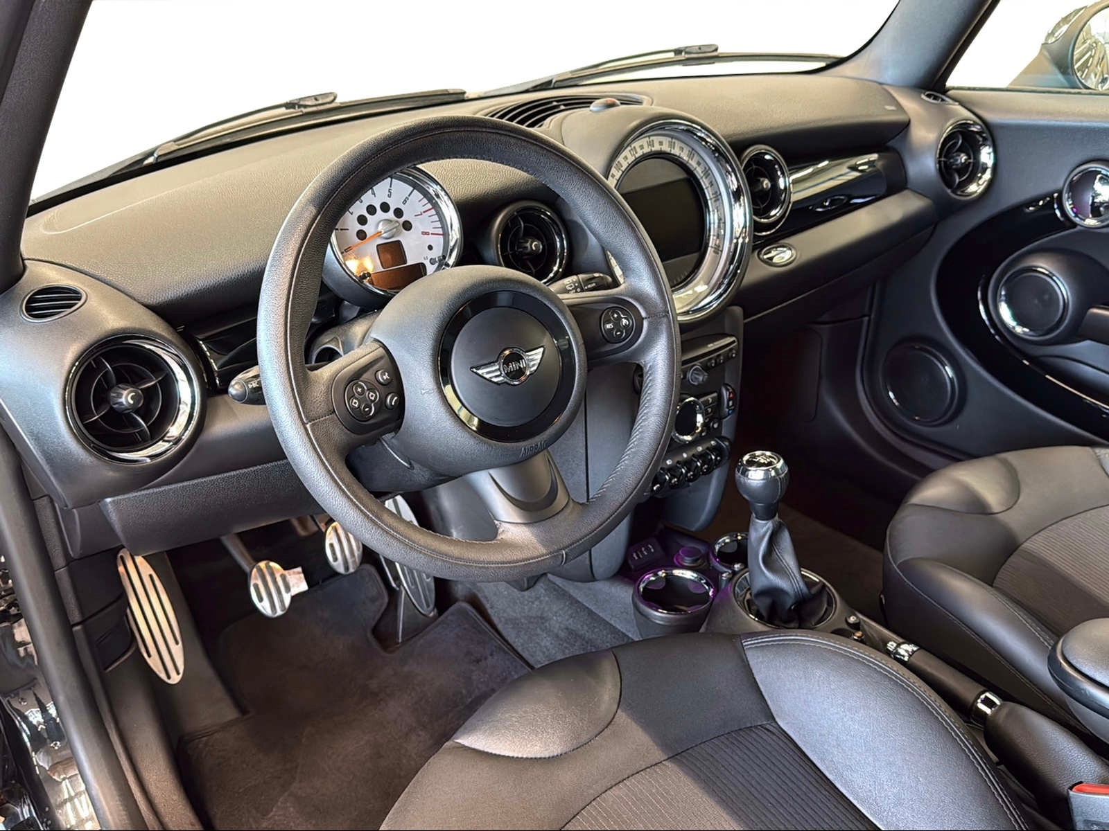 MINI Cooper S-showroom-element-1