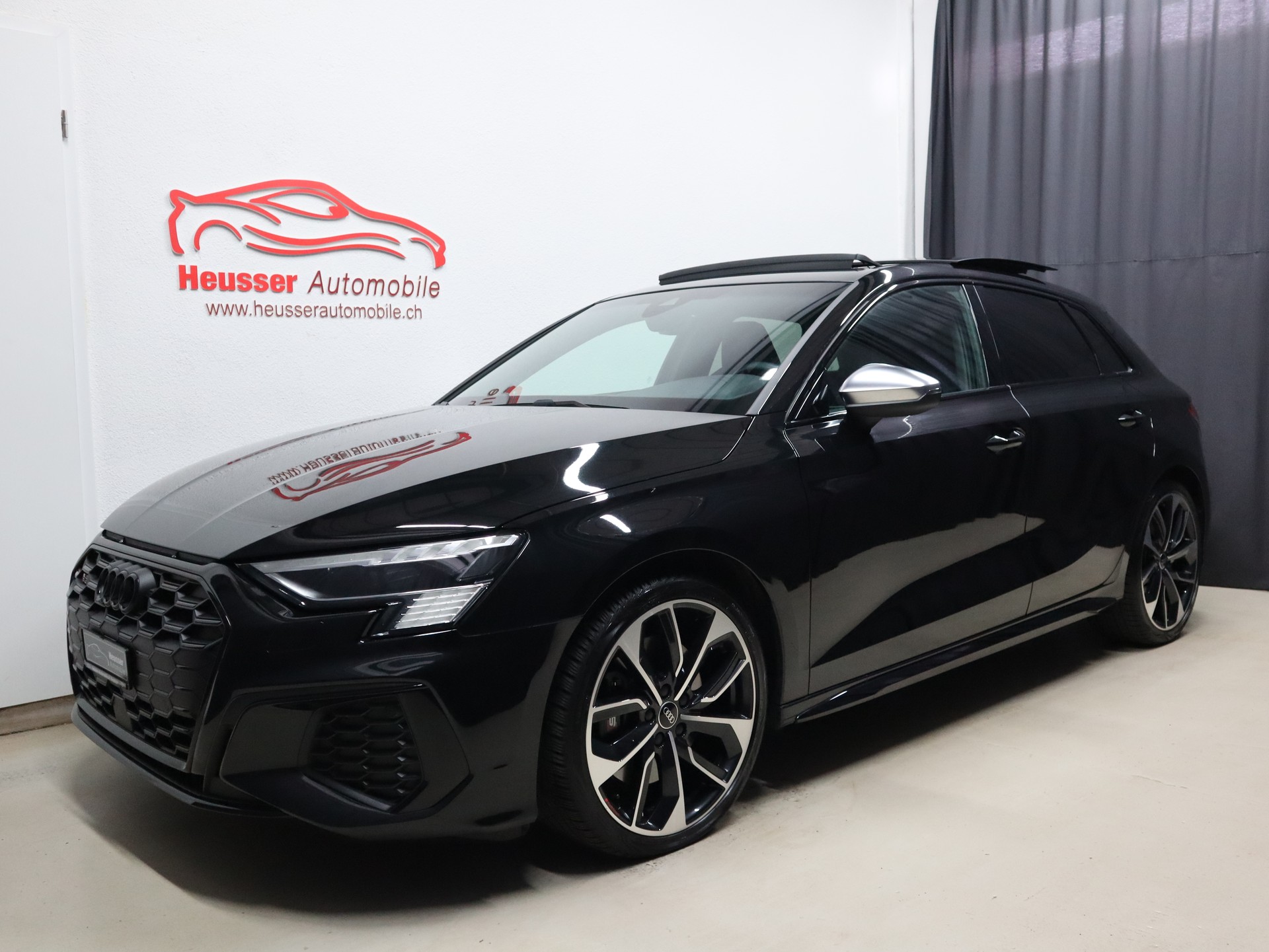 AUDI S3 Sportback 2.0 TFSI quattro S-tronic - Black Optik - Panorama - B&O - Virtual Cockpit - Kamera - 311 PS-showroom-element-1
