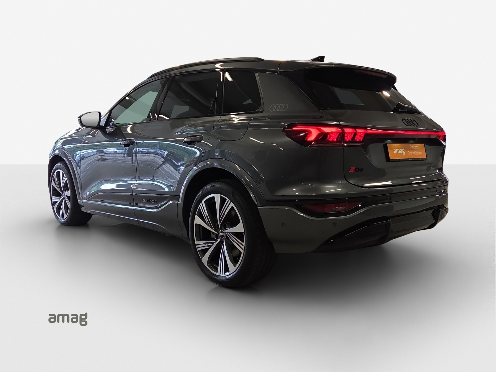 AUDI Q6 e-tron quattro-showroom-element-2