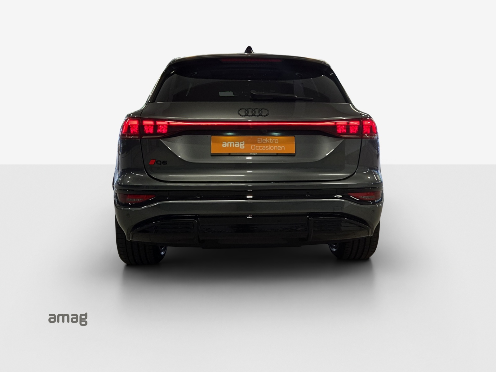 AUDI Q6 e-tron quattro-showroom-element-3