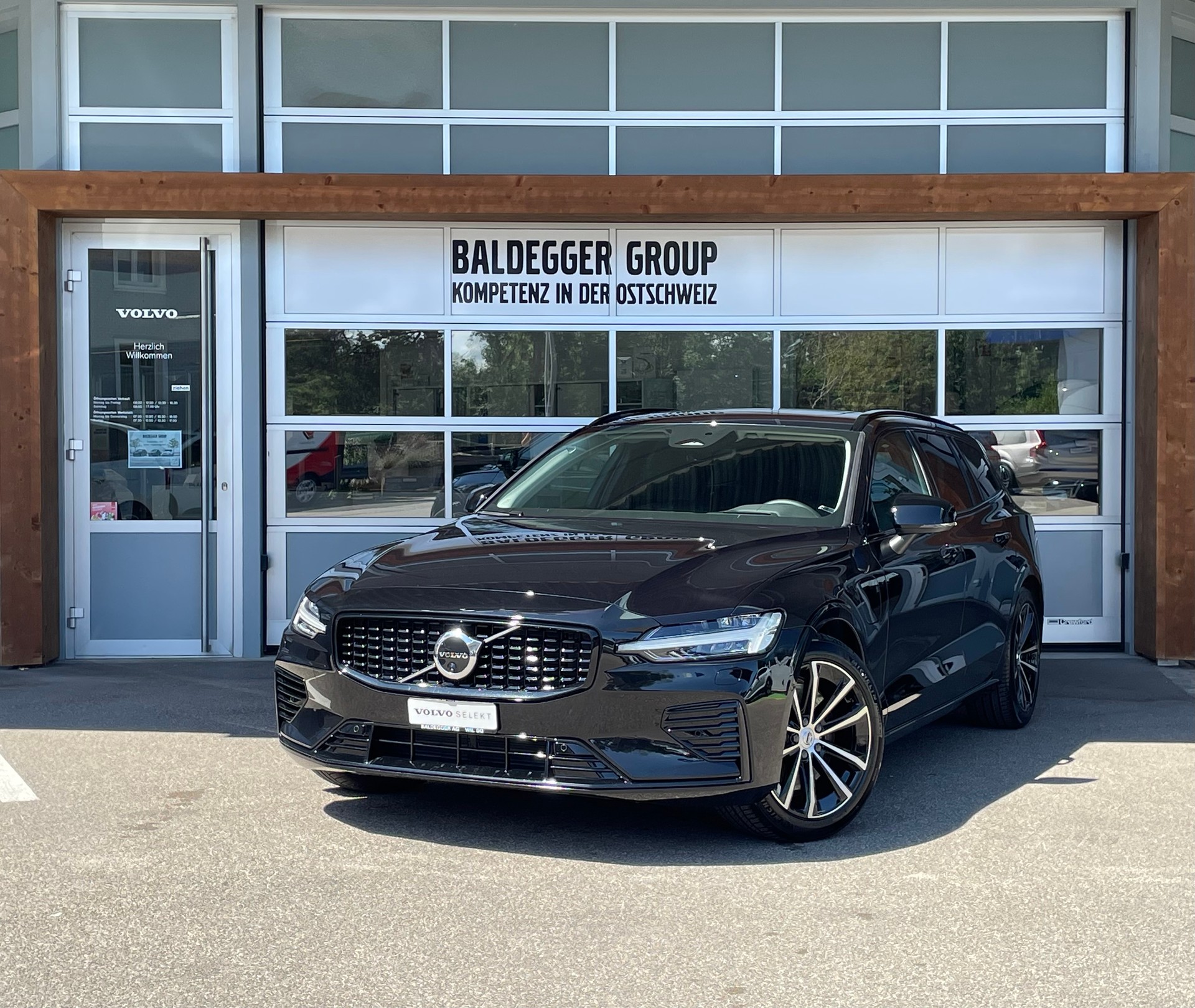 VOLVO V60 2.0 T8 TE Ultra Dark eAWD