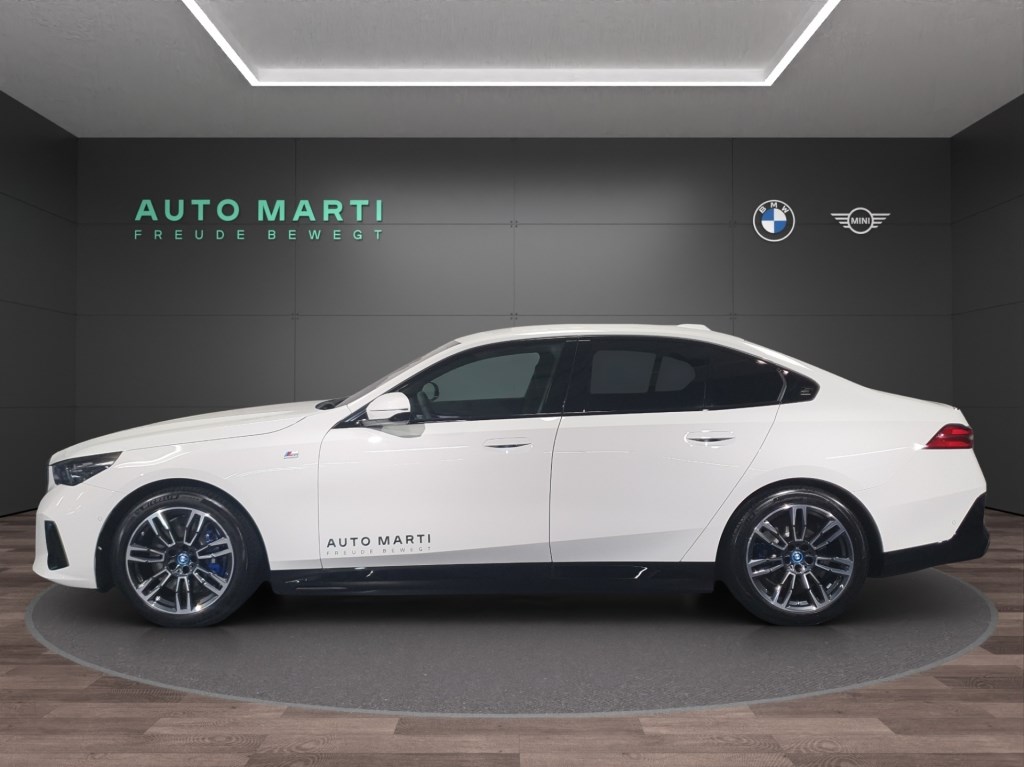BMW i5 eDrive40 M Sport Pro-showroom-element-1