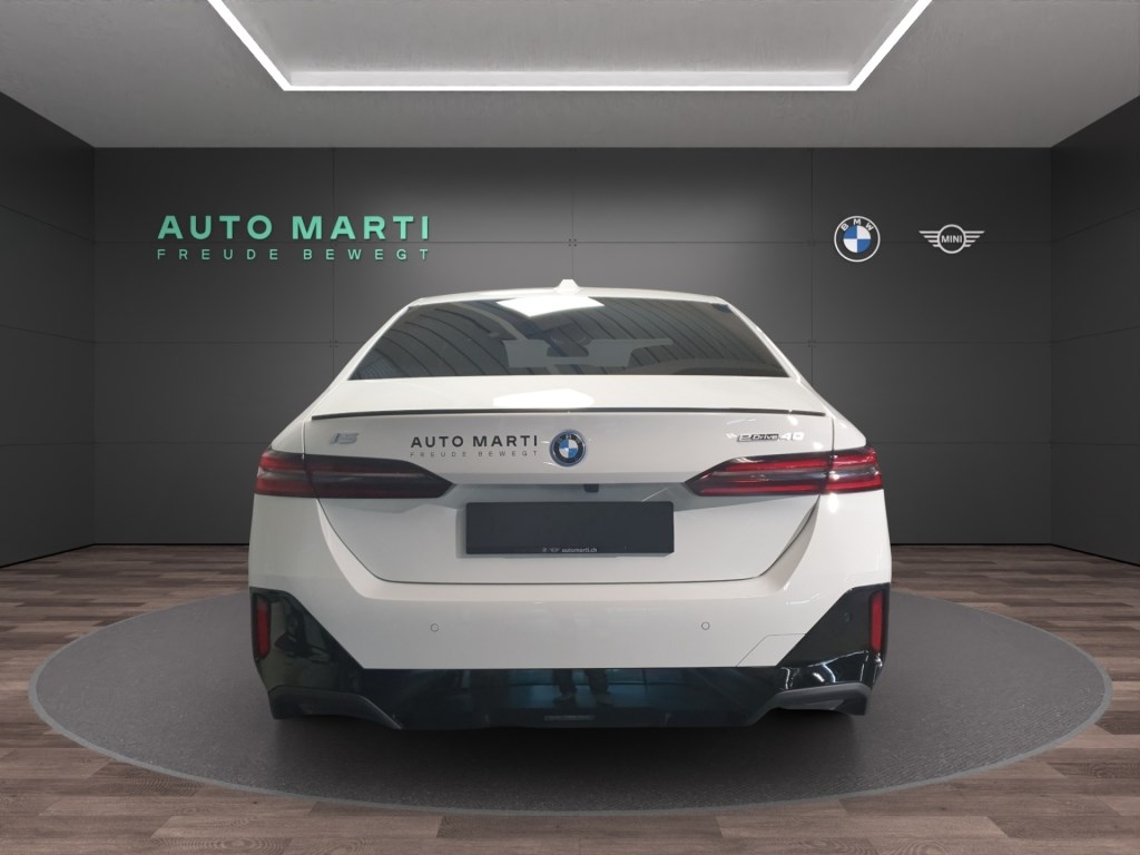 BMW i5 eDrive40 M Sport Pro-showroom-element-2
