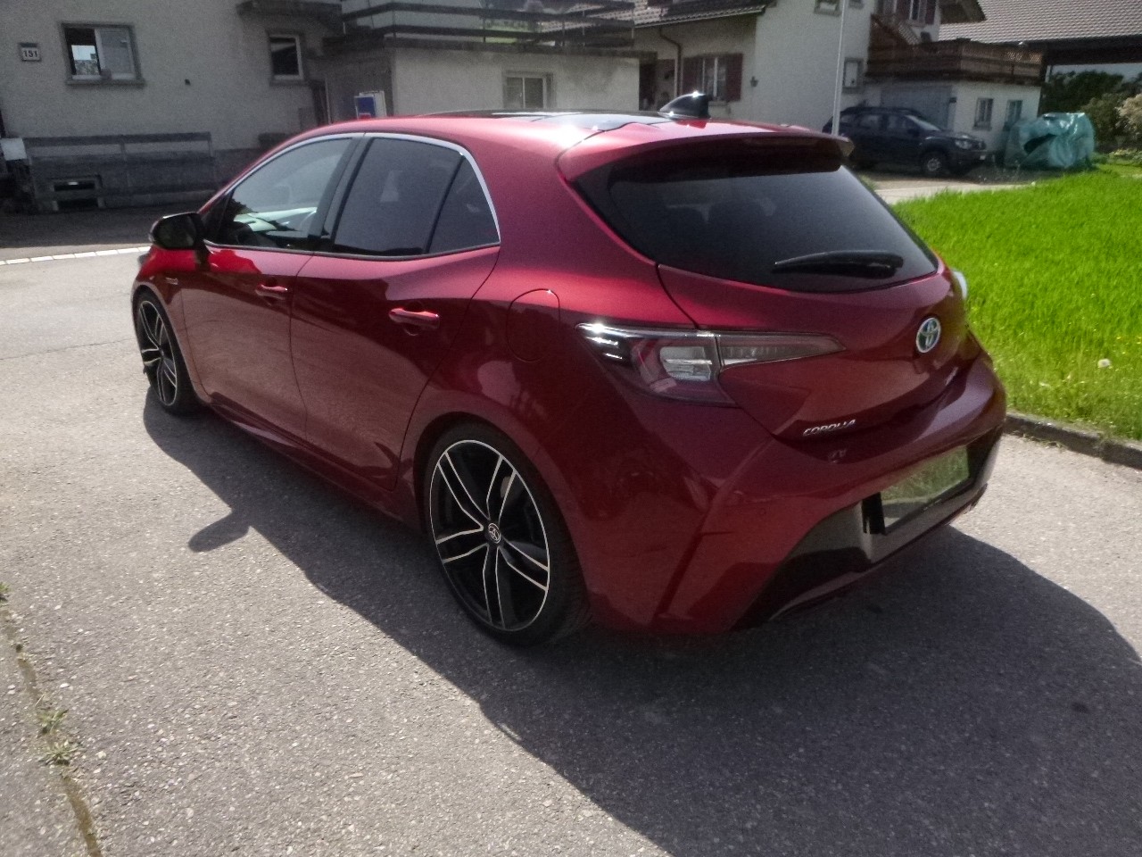 TOYOTA Corolla 2.0 HSD Premium e-CVT-showroom-element-3