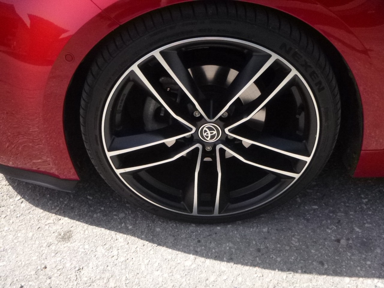 TOYOTA Corolla 2.0 HSD Premium e-CVT-showroom-element-1