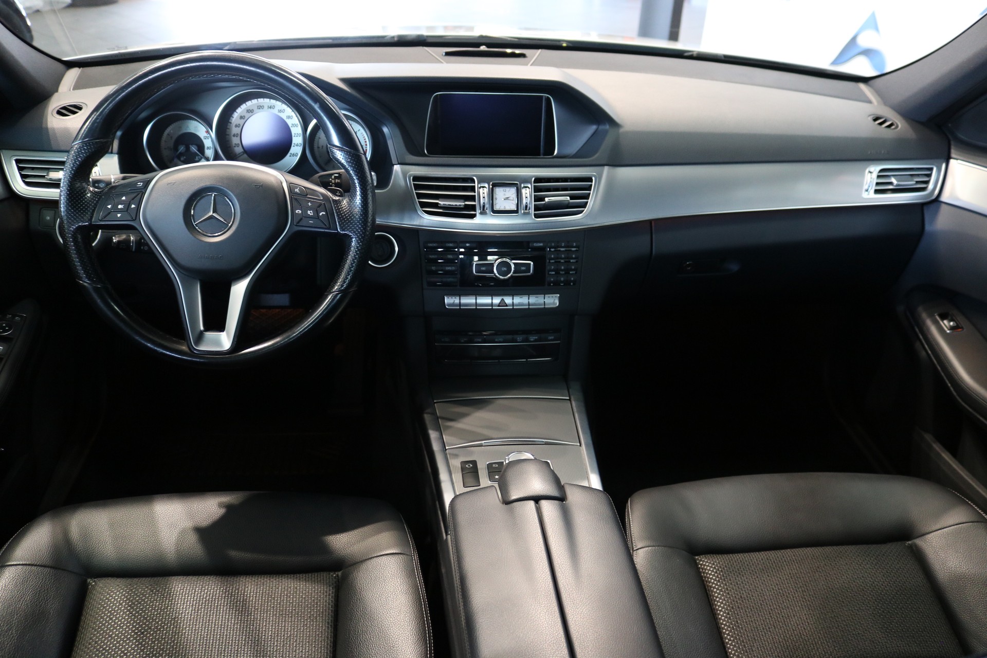 MERCEDES-BENZ E 250 CDI Avantgarde 4Matic 7G-Tronic-showroom-element-3