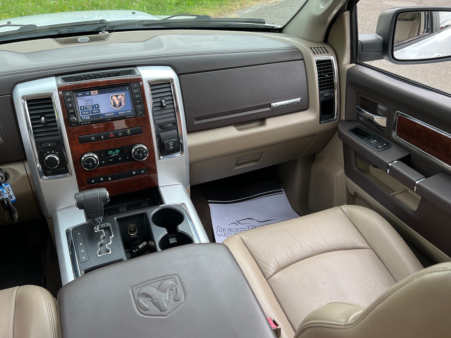 DODGE PICK UP LARAMIE V8 MIT AHK 3`500 KG ZUGLAST. NEU BEREIFT. GÜNSTIG !!-image-19