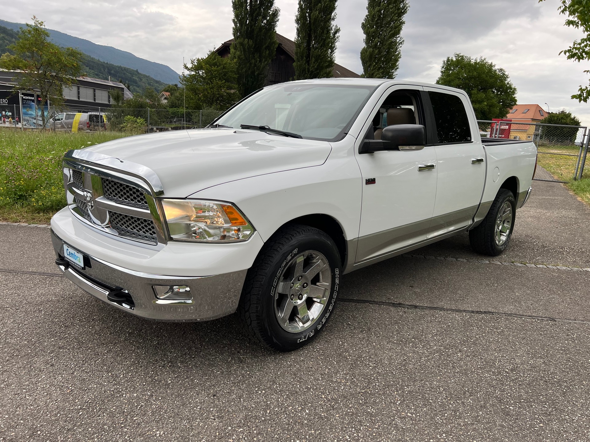 DODGE PICK UP LARAMIE V8 MIT AHK 3`500 KG ZUGLAST. NEU BEREIFT. GÜNSTIG !!-showroom-element-1