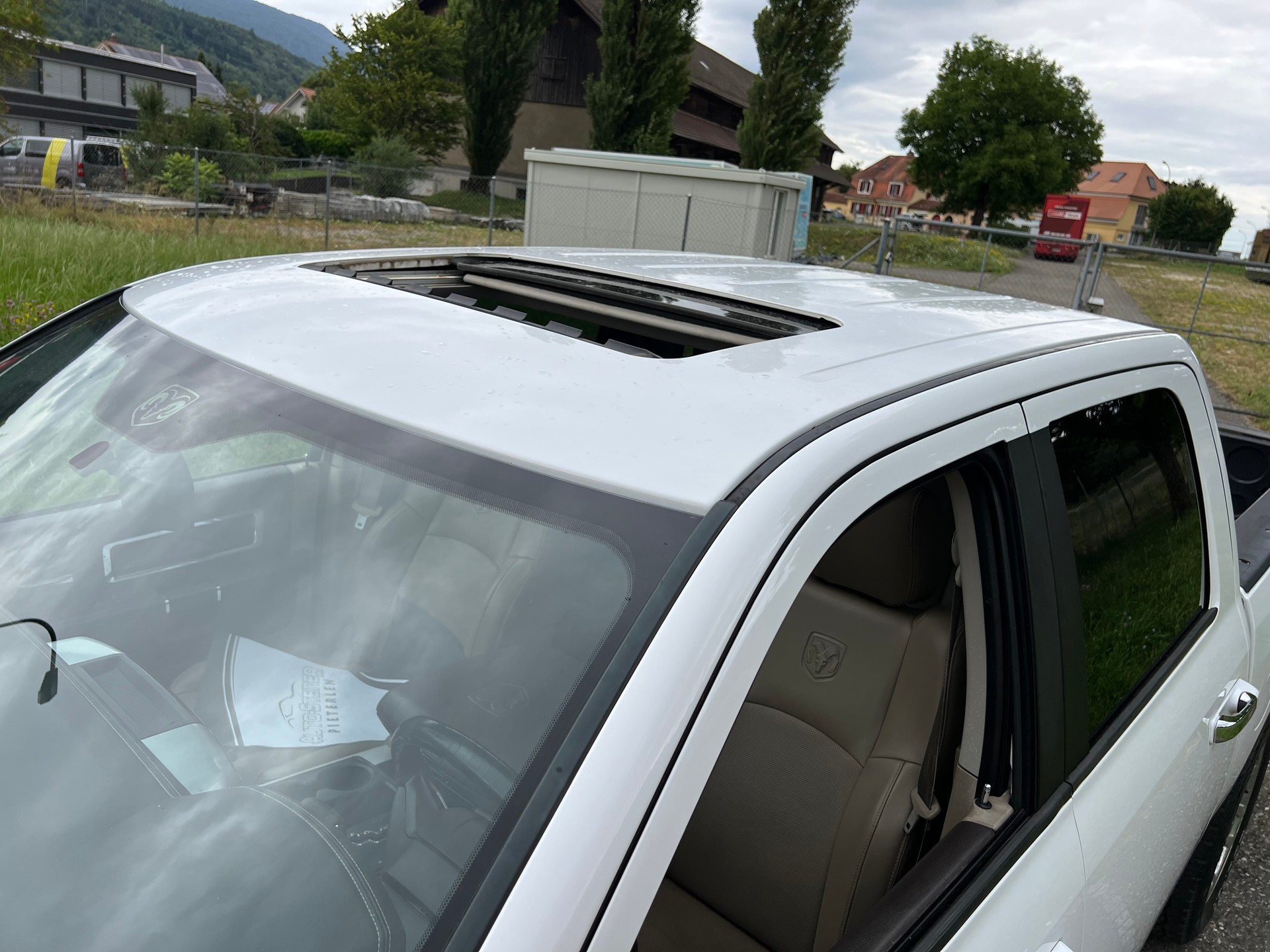 DODGE PICK UP LARAMIE V8 MIT AHK 3`500 KG ZUGLAST. NEU BEREIFT. GÜNSTIG !!-image-14