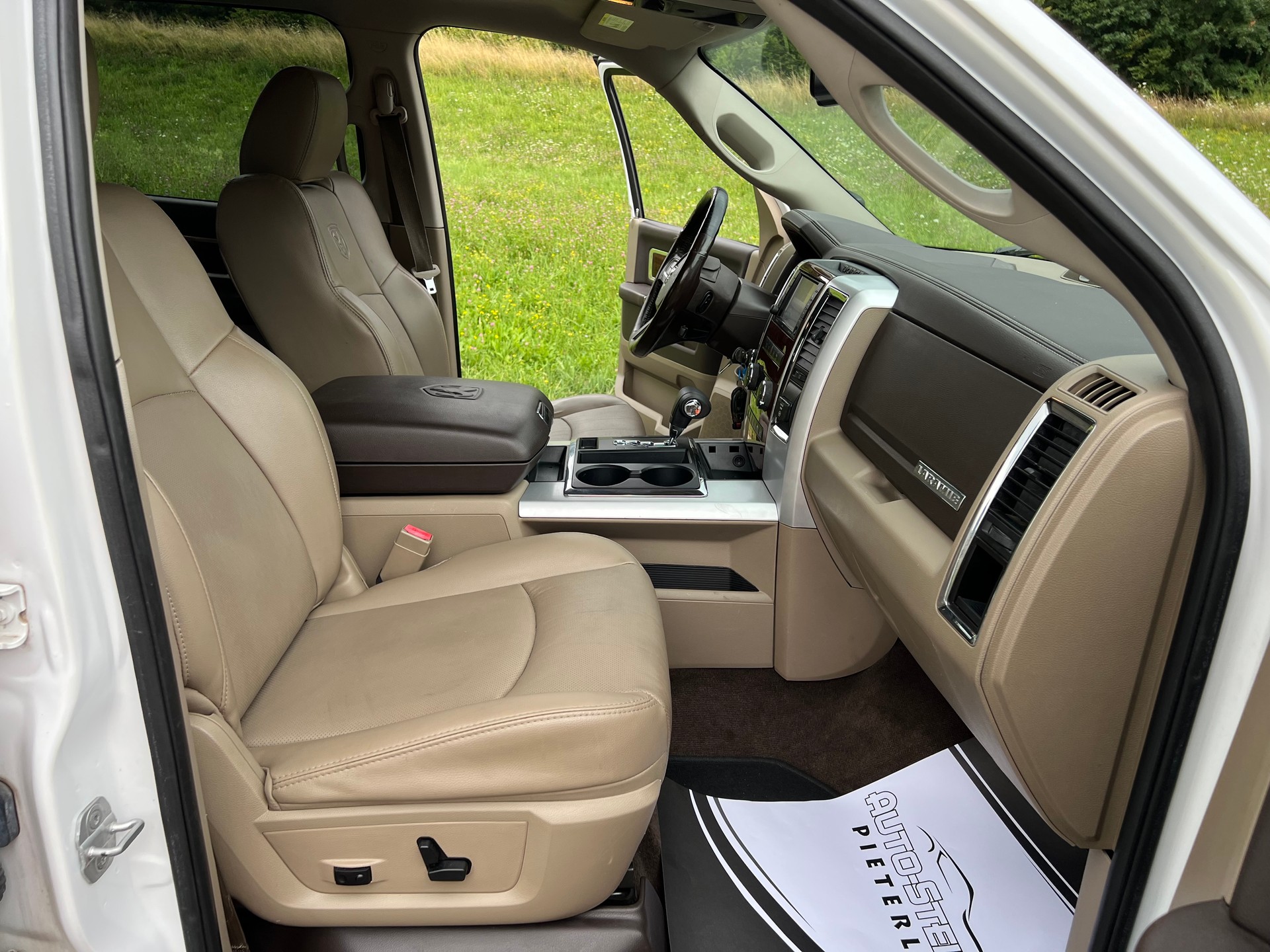 DODGE PICK UP LARAMIE V8 MIT AHK 3`500 KG ZUGLAST. NEU BEREIFT. GÜNSTIG !!-image-25