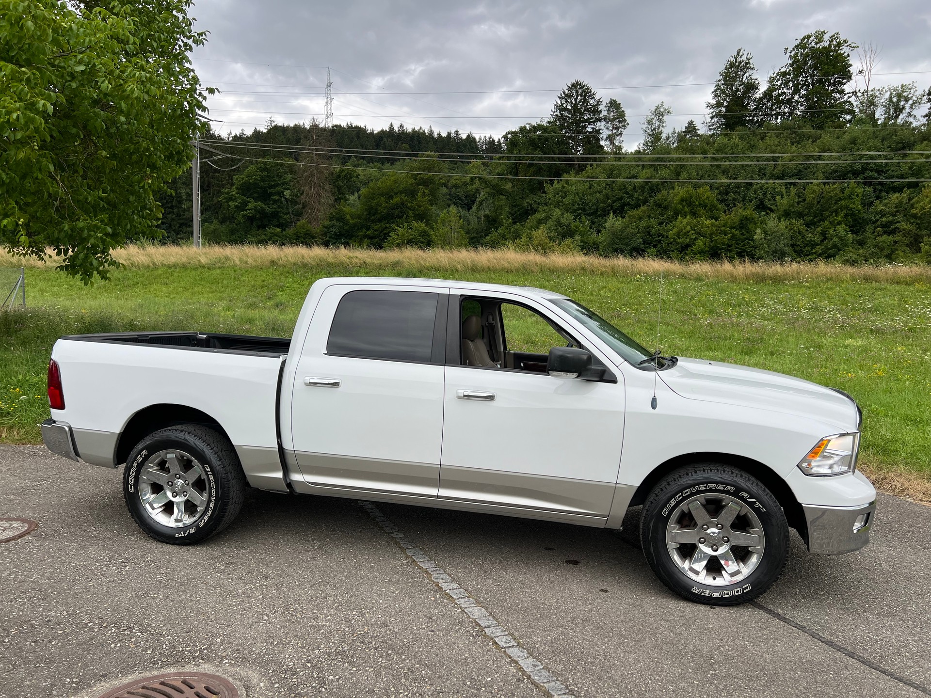 DODGE PICK UP LARAMIE V8 MIT AHK 3`500 KG ZUGLAST. NEU BEREIFT. GÜNSTIG !!-image-5