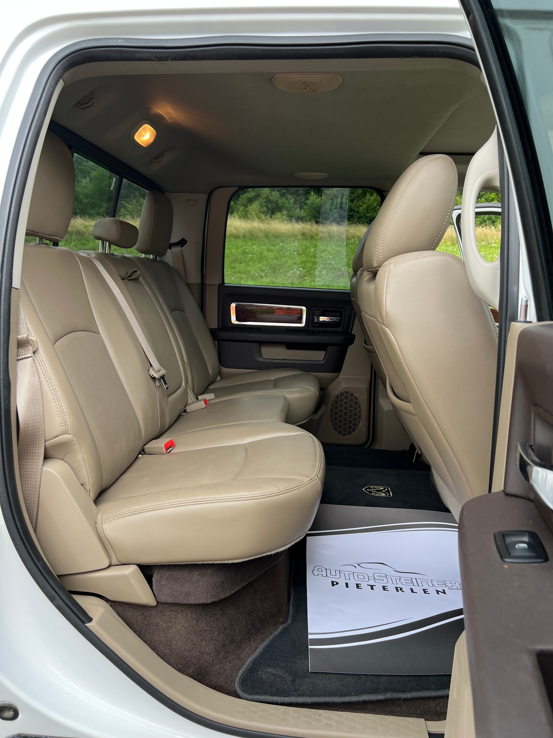 DODGE PICK UP LARAMIE V8 MIT AHK 3`500 KG ZUGLAST. NEU BEREIFT. GÜNSTIG !!-image-4