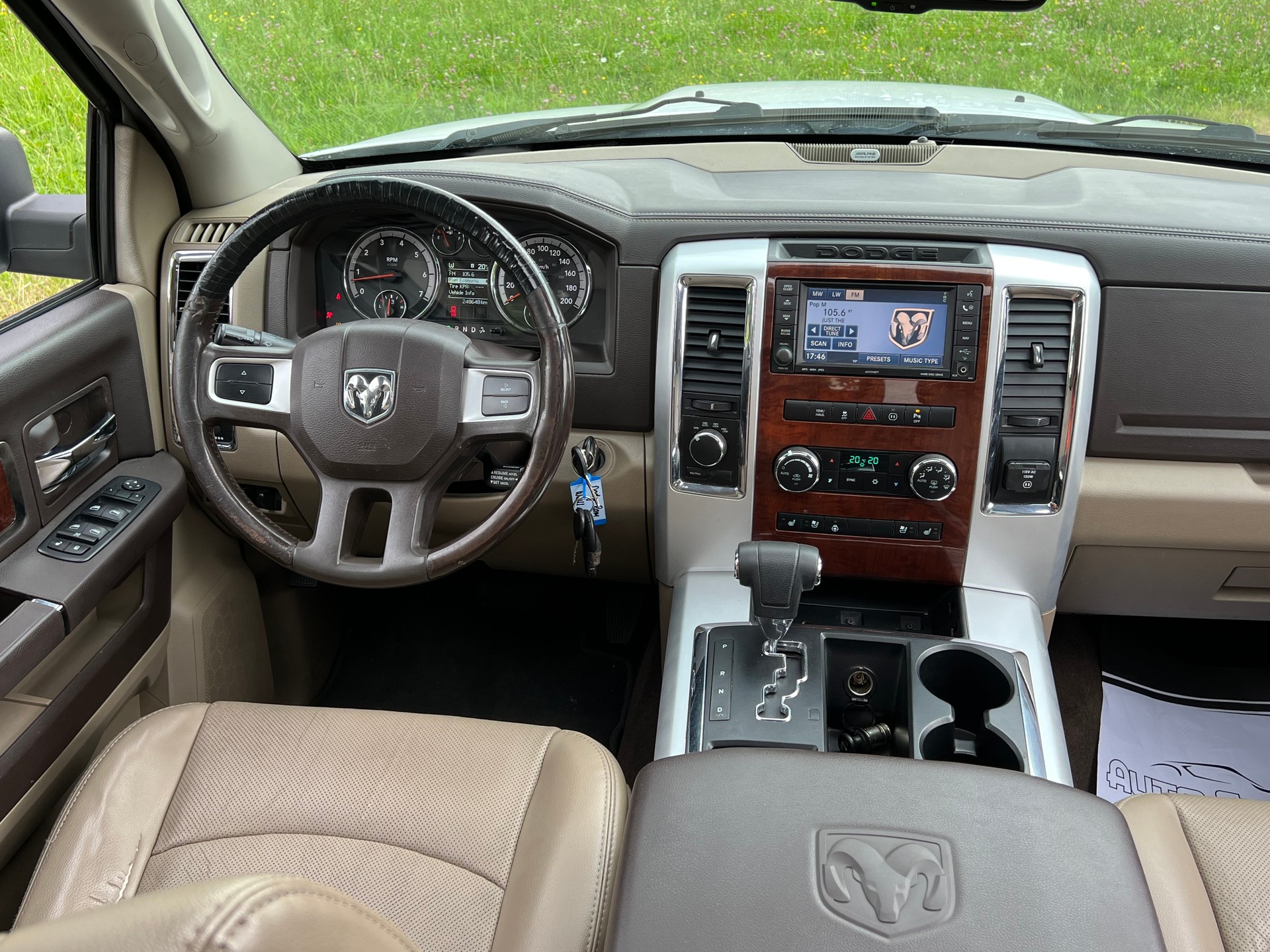 DODGE PICK UP LARAMIE V8 MIT AHK 3`500 KG ZUGLAST. NEU BEREIFT. GÜNSTIG !!-image-10