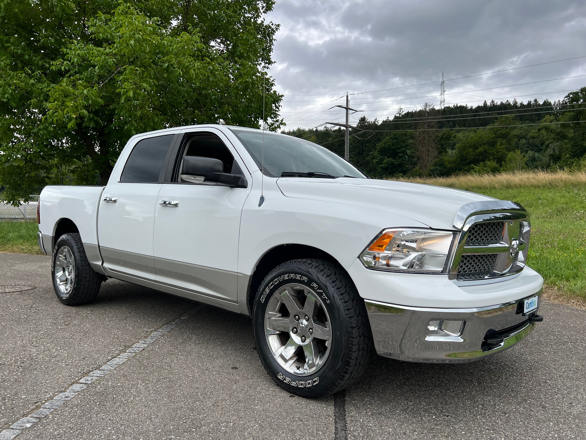 DODGE PICK UP LARAMIE V8 MIT AHK 3`500 KG ZUGLAST. NEU BEREIFT. GÜNSTIG !!