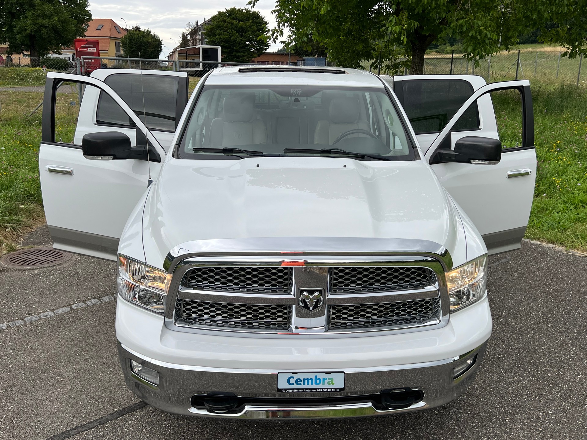 DODGE PICK UP LARAMIE V8 MIT AHK 3`500 KG ZUGLAST. NEU BEREIFT. GÜNSTIG !!-image-17