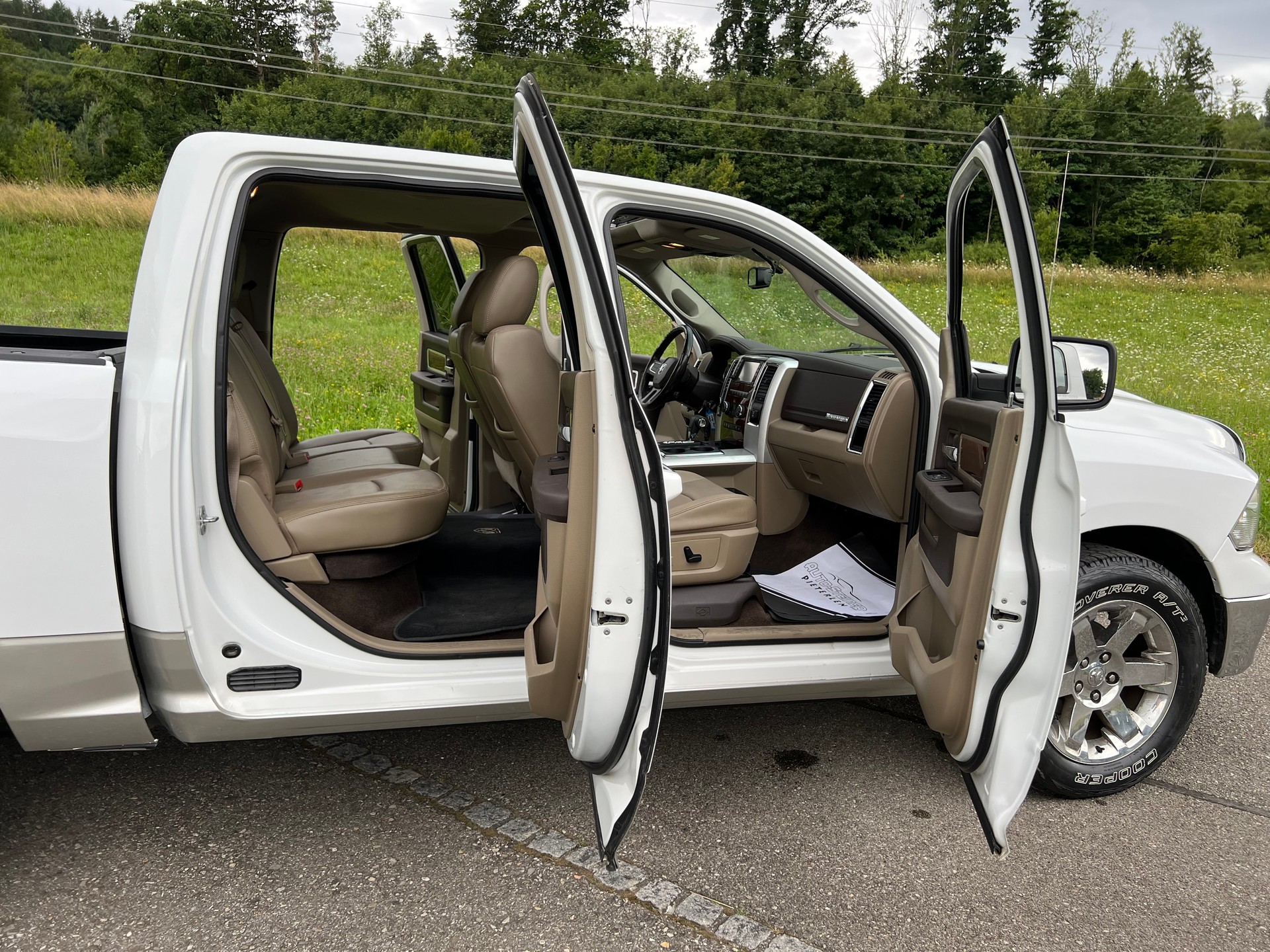 DODGE PICK UP LARAMIE V8 MIT AHK 3`500 KG ZUGLAST. NEU BEREIFT. GÜNSTIG !!-image-15