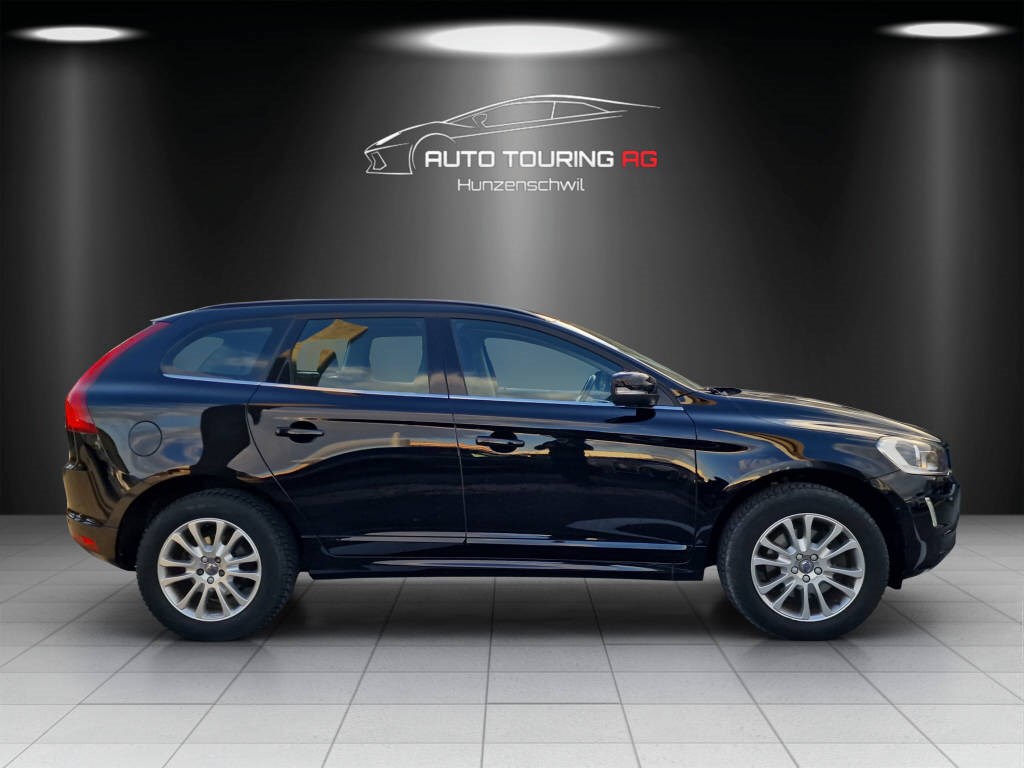 VOLVO XC60 2.4 D5 Momentum AWD-image-1