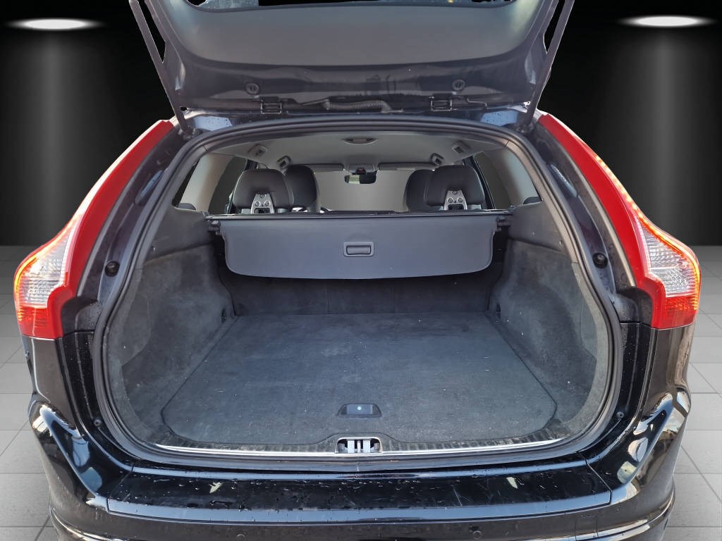 VOLVO XC60 2.4 D5 Momentum AWD-image-13