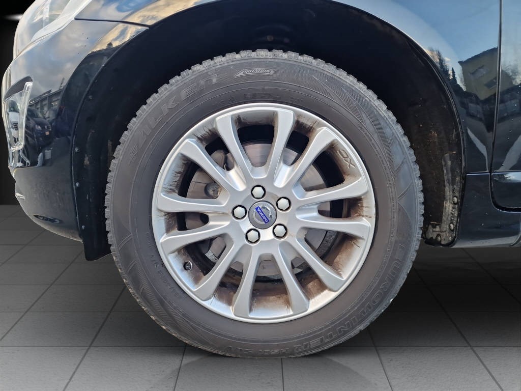 VOLVO XC60 2.4 D5 Momentum AWD-image-14