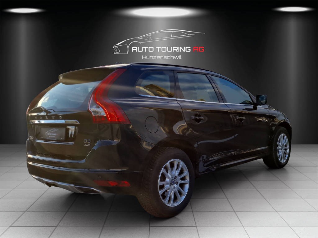 VOLVO XC60 2.4 D5 Momentum AWD-image-2
