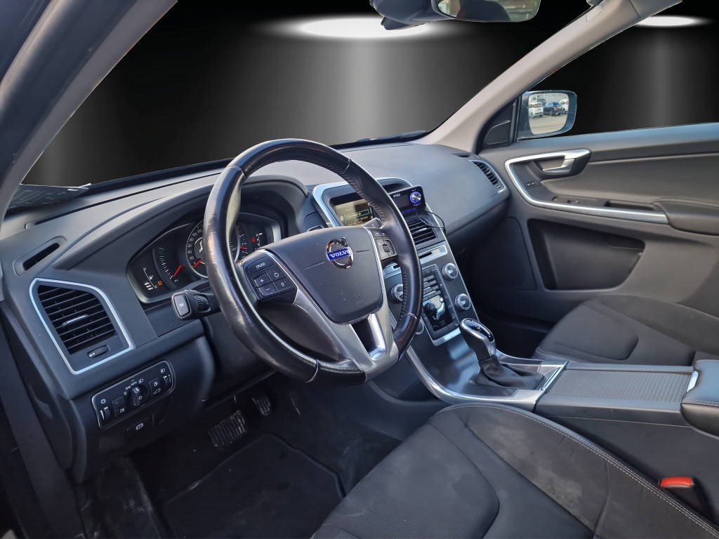 VOLVO XC60 2.4 D5 Momentum AWD-image-8