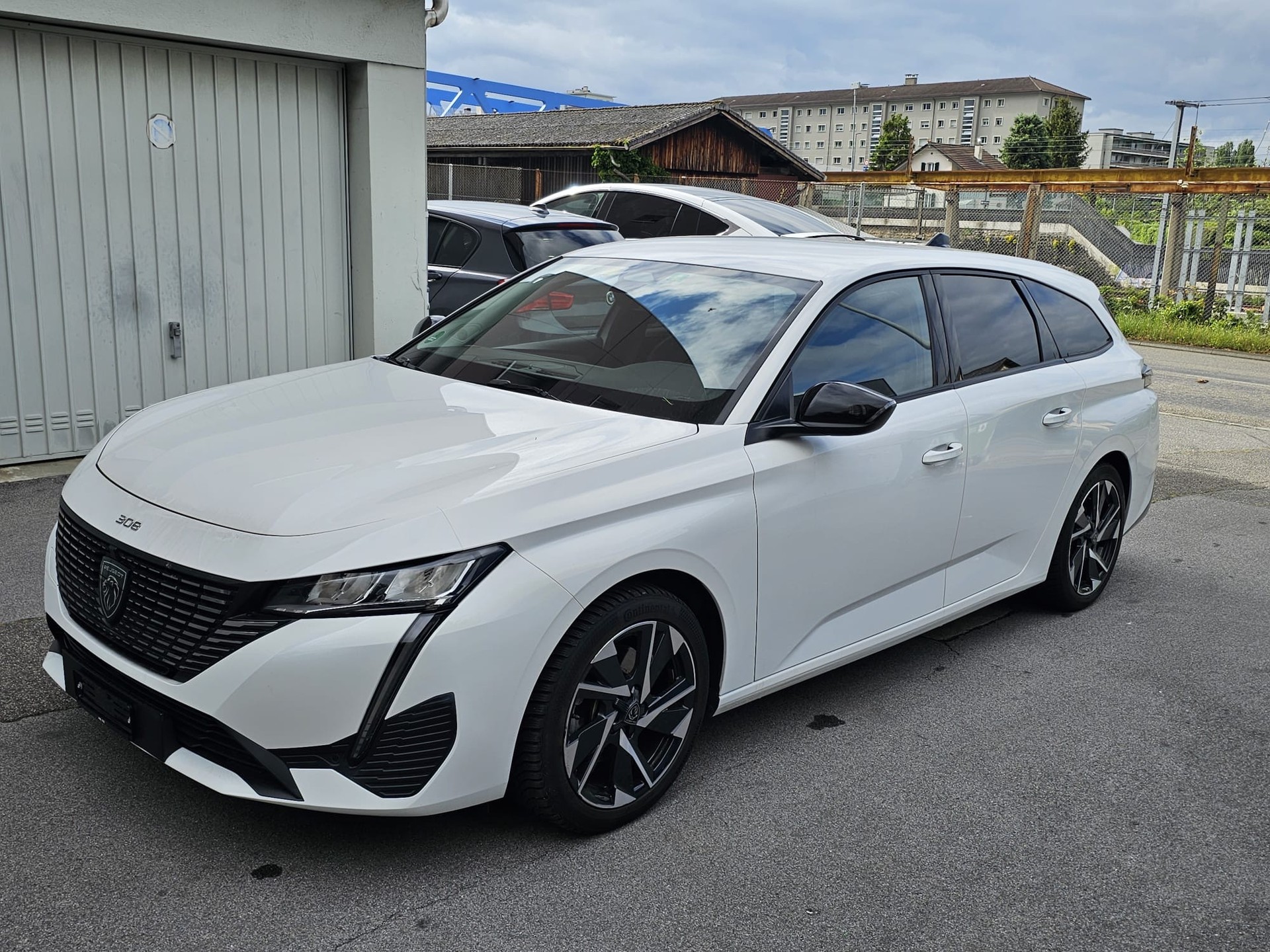 PEUGEOT 308 SW 1.5 BlueHDI Allure Pack EAT8-showroom-element-1