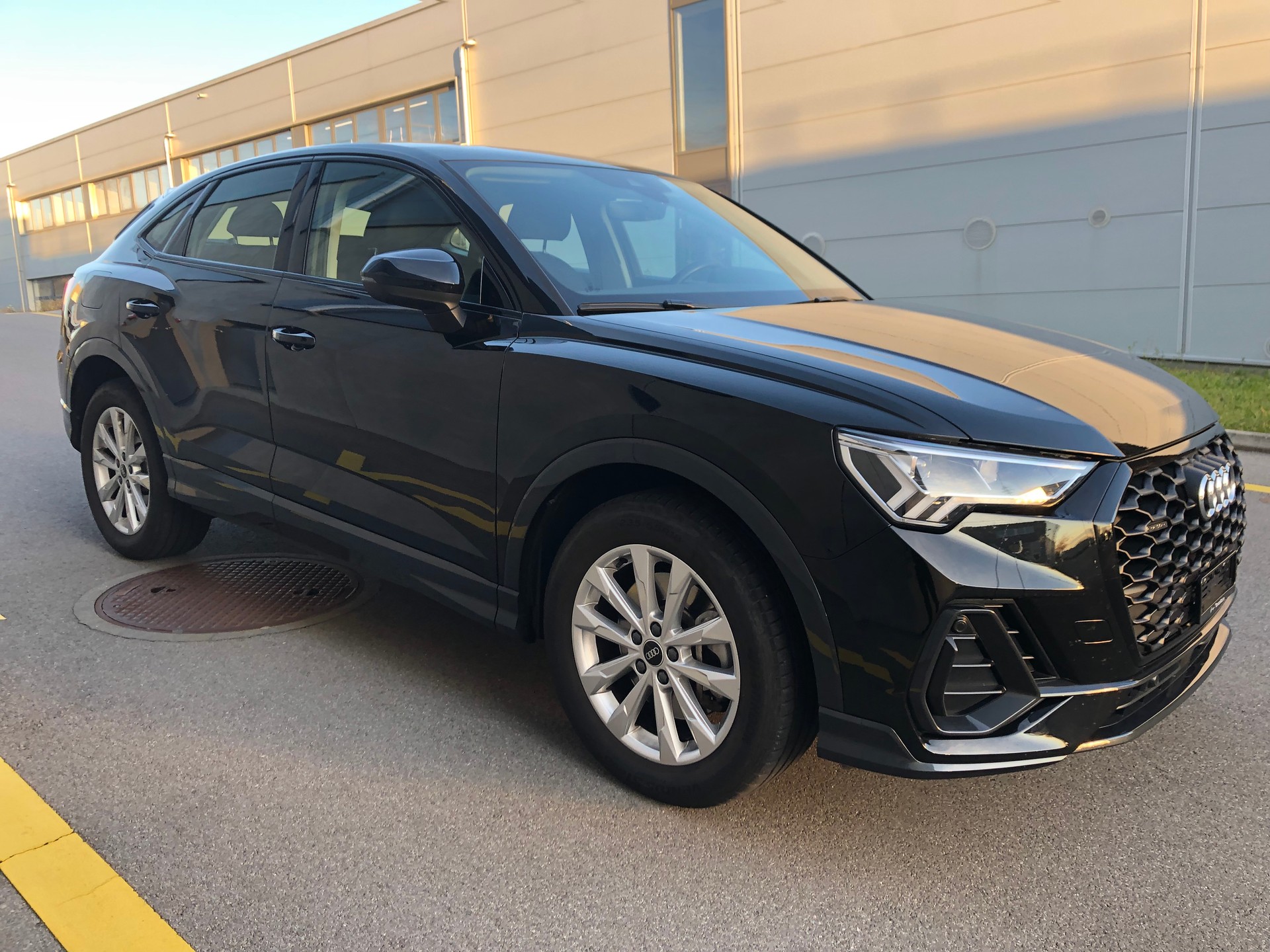 AUDI Q3 Sportback 40 TDI S line quattro (49)-showroom-element-2