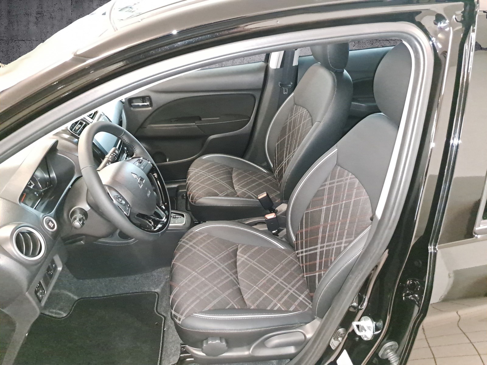 MITSUBISHI Space Star 1.2 MIVEC Intense+-image-9