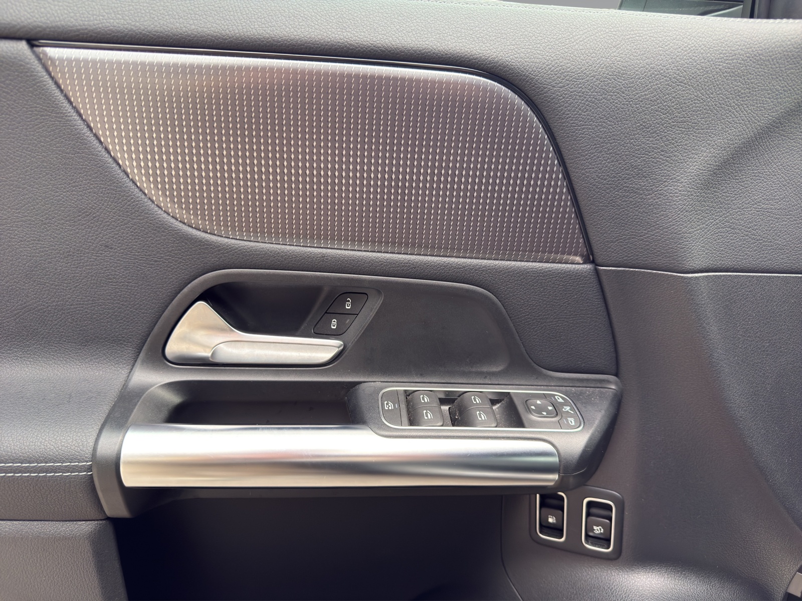 Image MERCEDES-BENZ GLA-250 GLA 250e Progressive 8G-DCT