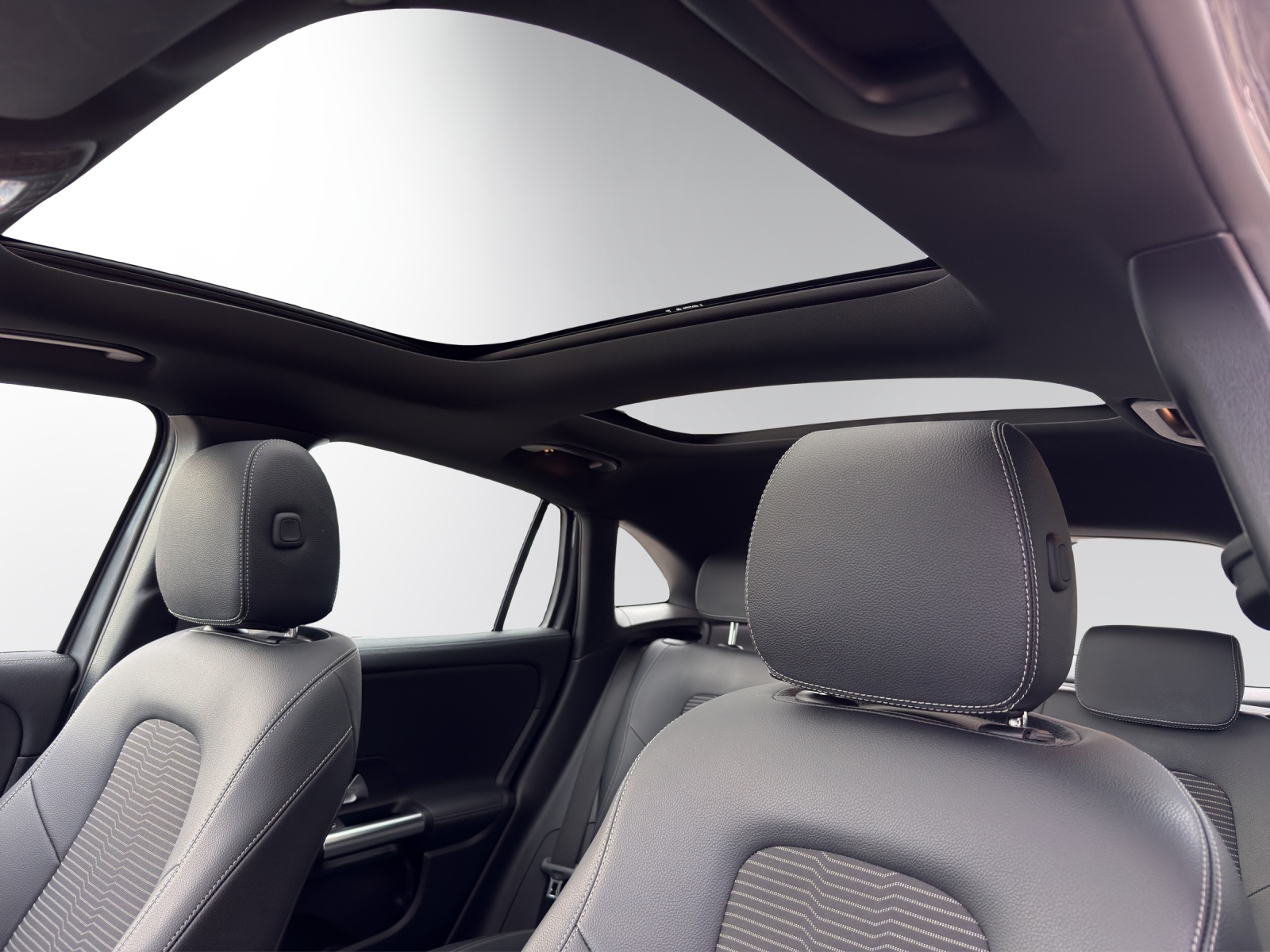 Image MERCEDES-BENZ GLA-250 GLA 250e Progressive 8G-DCT