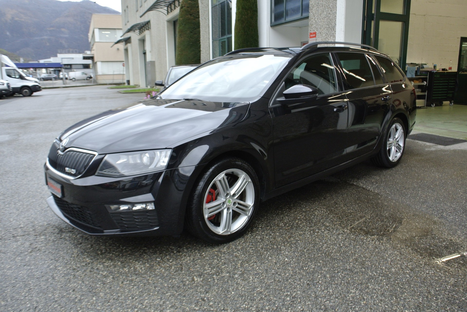 SKODA Octavia Combi 2.0 TSI RS-showroom-element-2