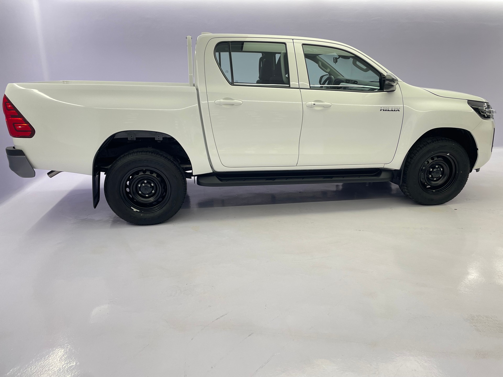 TOYOTA HI-LUX Double Cab 2.4 D 150 Comfort AWD-showroom-element-2