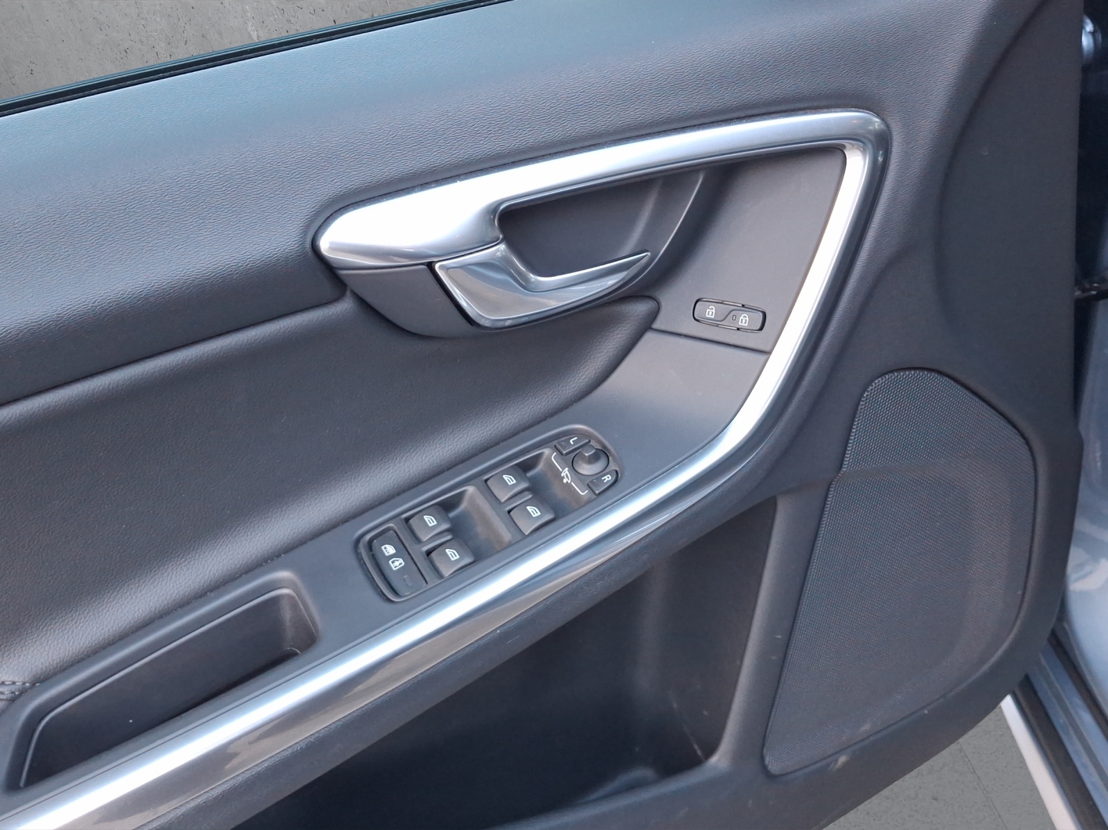 Image VOLVO V60 V60 Cross Country D4 AWD Summum Geartronic