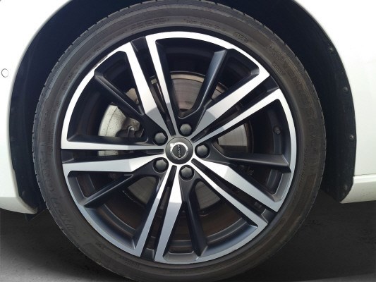 VOLVO V60 T8 eAWD R-Design-image-11