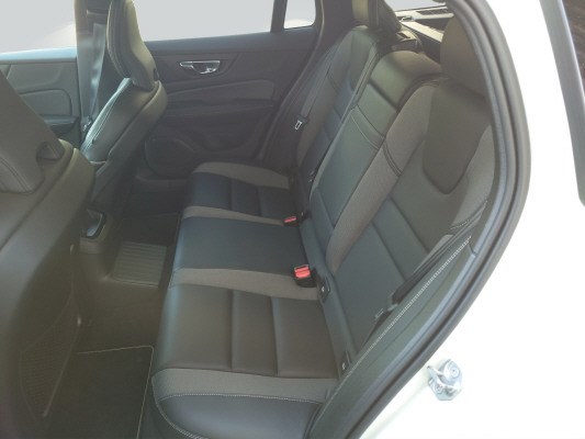 VOLVO V60 T8 eAWD R-Design-image-8