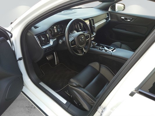 VOLVO V60 T8 eAWD R-Design-image-9