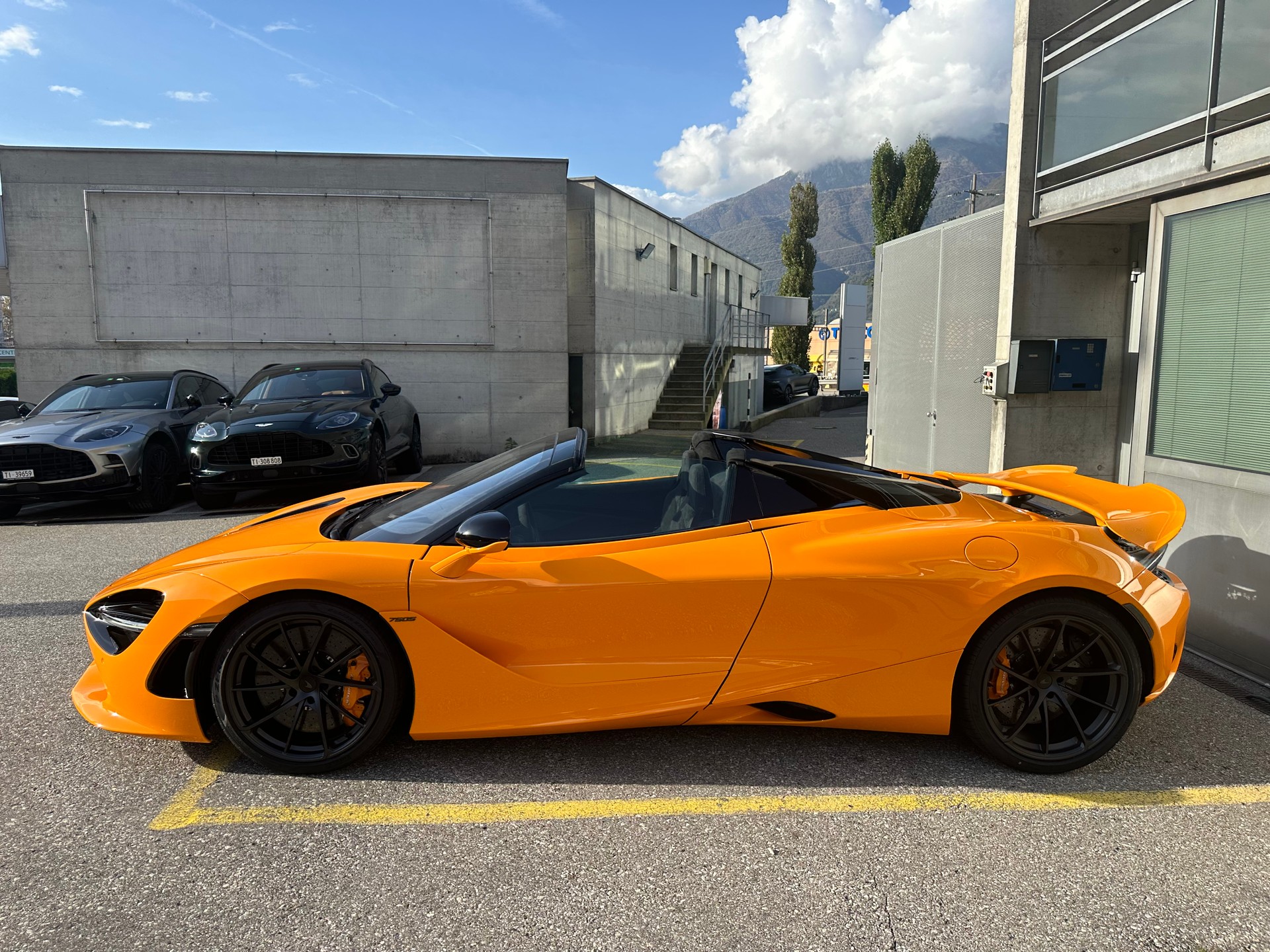 McLAREN 750s Spider 60th Anniversary Indi Orange-image-2