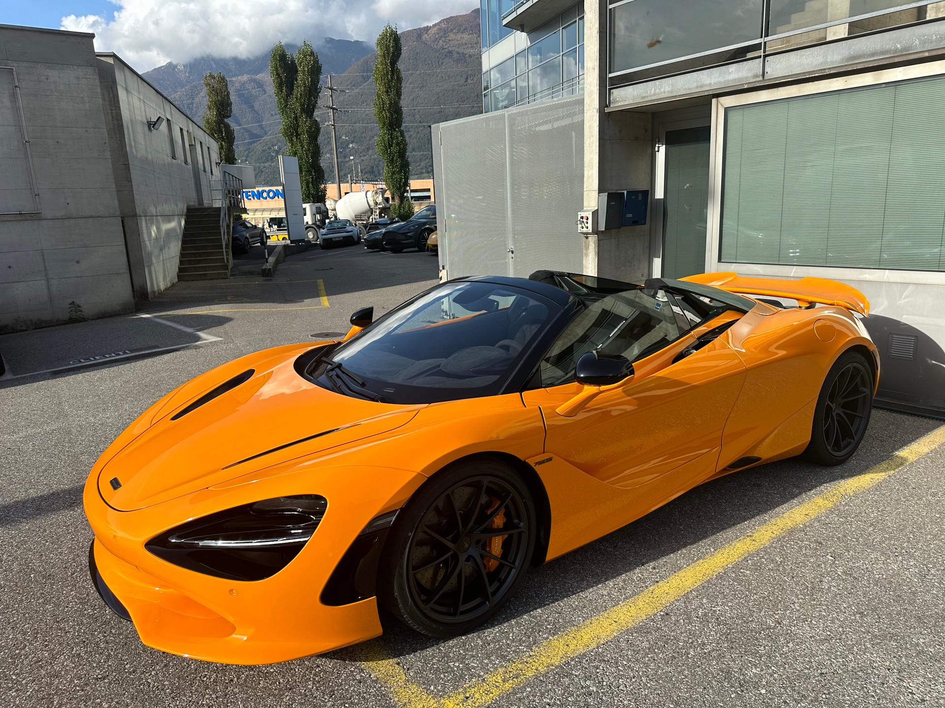 McLAREN 750s Spider 60th Anniversary Indi Orange