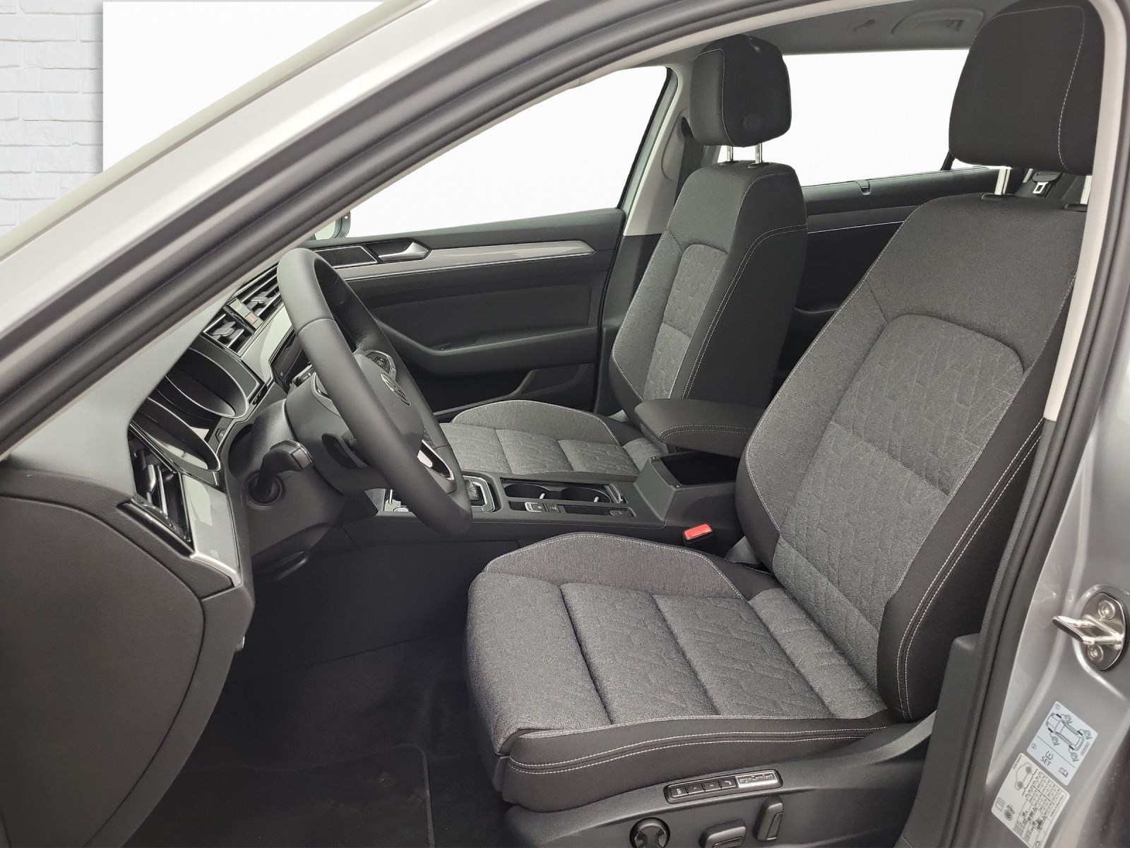 VW Passat Variant 2.0 TDI 150 Business DSG-image-6
