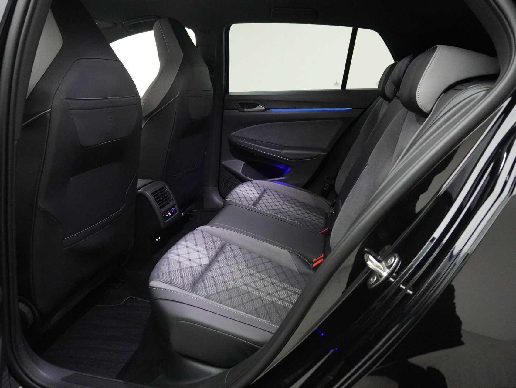 VW GOLF 8 2.0 TSI DSG R-Line Black Style 4Motion-image-10