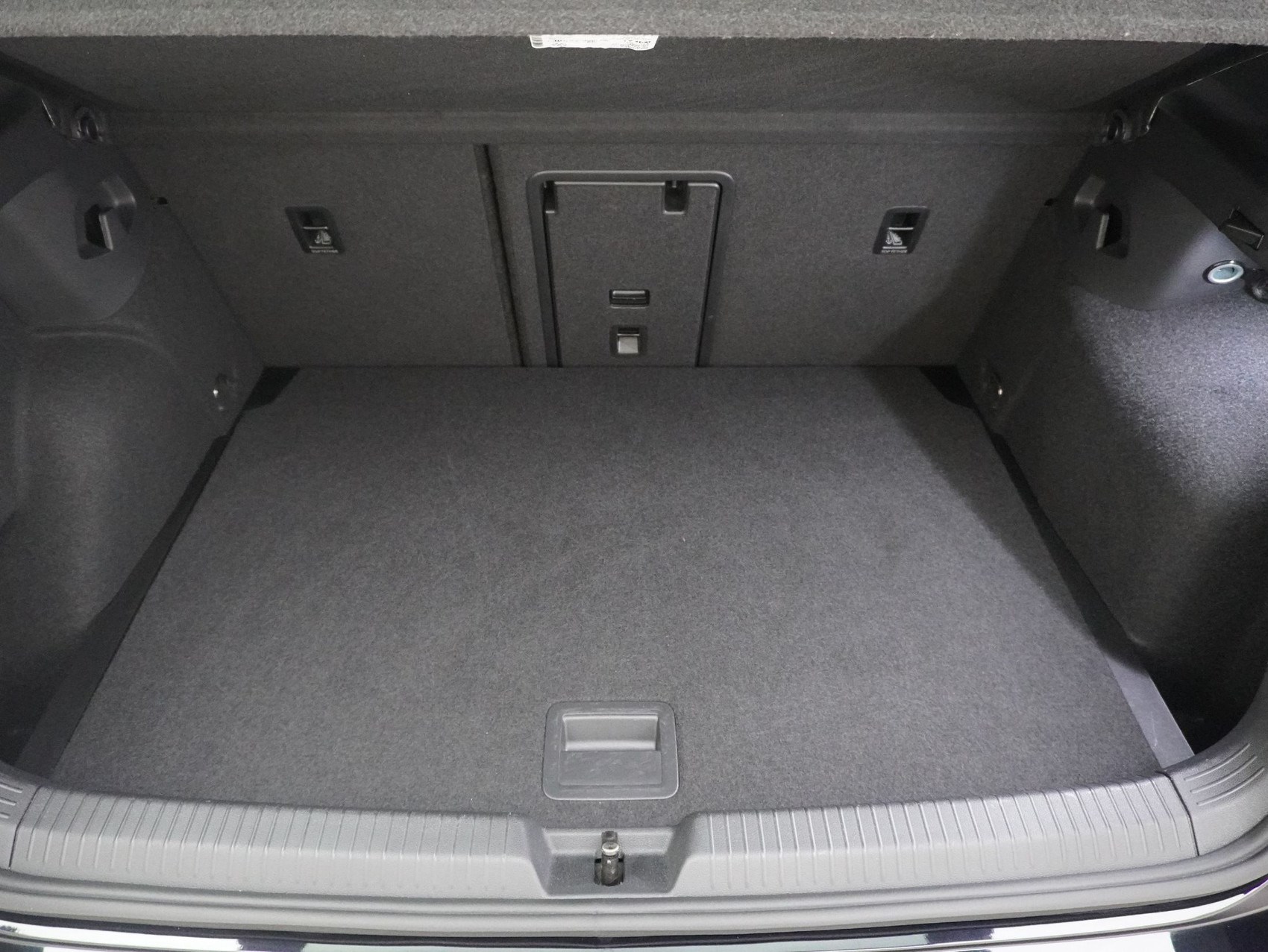 VW GOLF 8 2.0 TSI DSG R-Line Black Style 4Motion-image-11