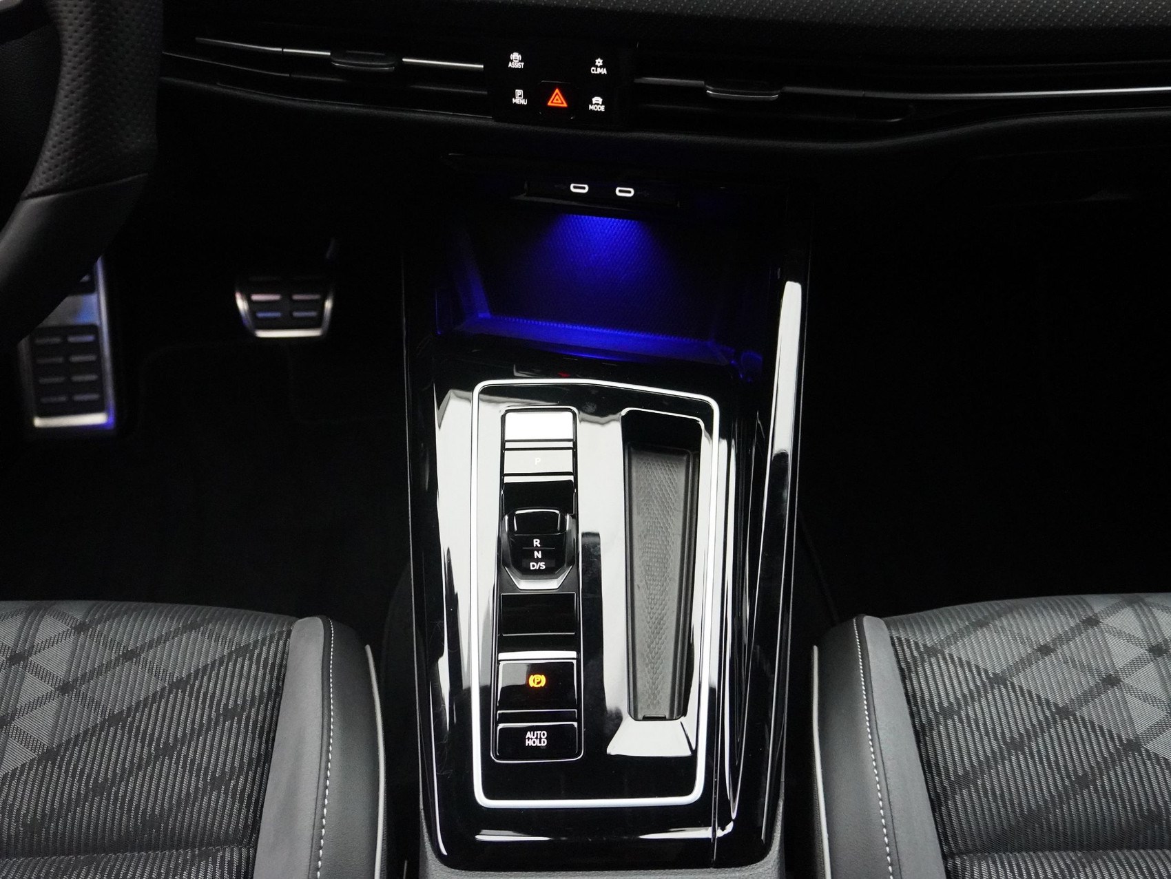 VW GOLF 8 2.0 TSI DSG R-Line Black Style 4Motion-image-13