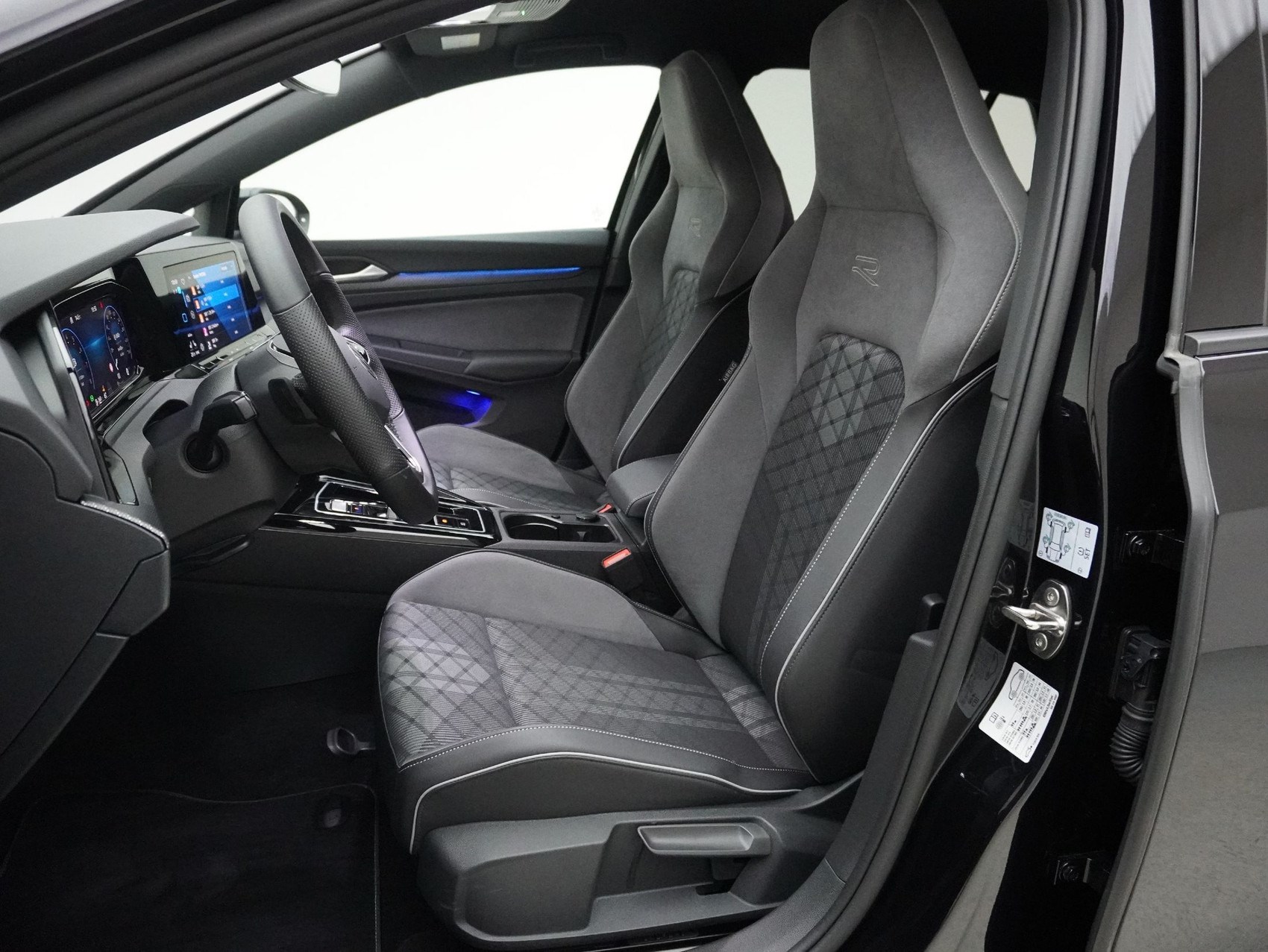 VW GOLF 8 2.0 TSI DSG R-Line Black Style 4Motion-image-7