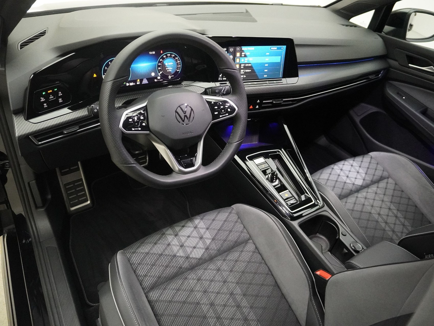 VW GOLF 8 2.0 TSI DSG R-Line Black Style 4Motion-image-8